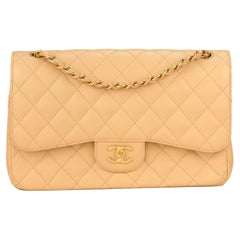 Chanel - Sac à double rabat classique Jumbo en cuir de veau beige