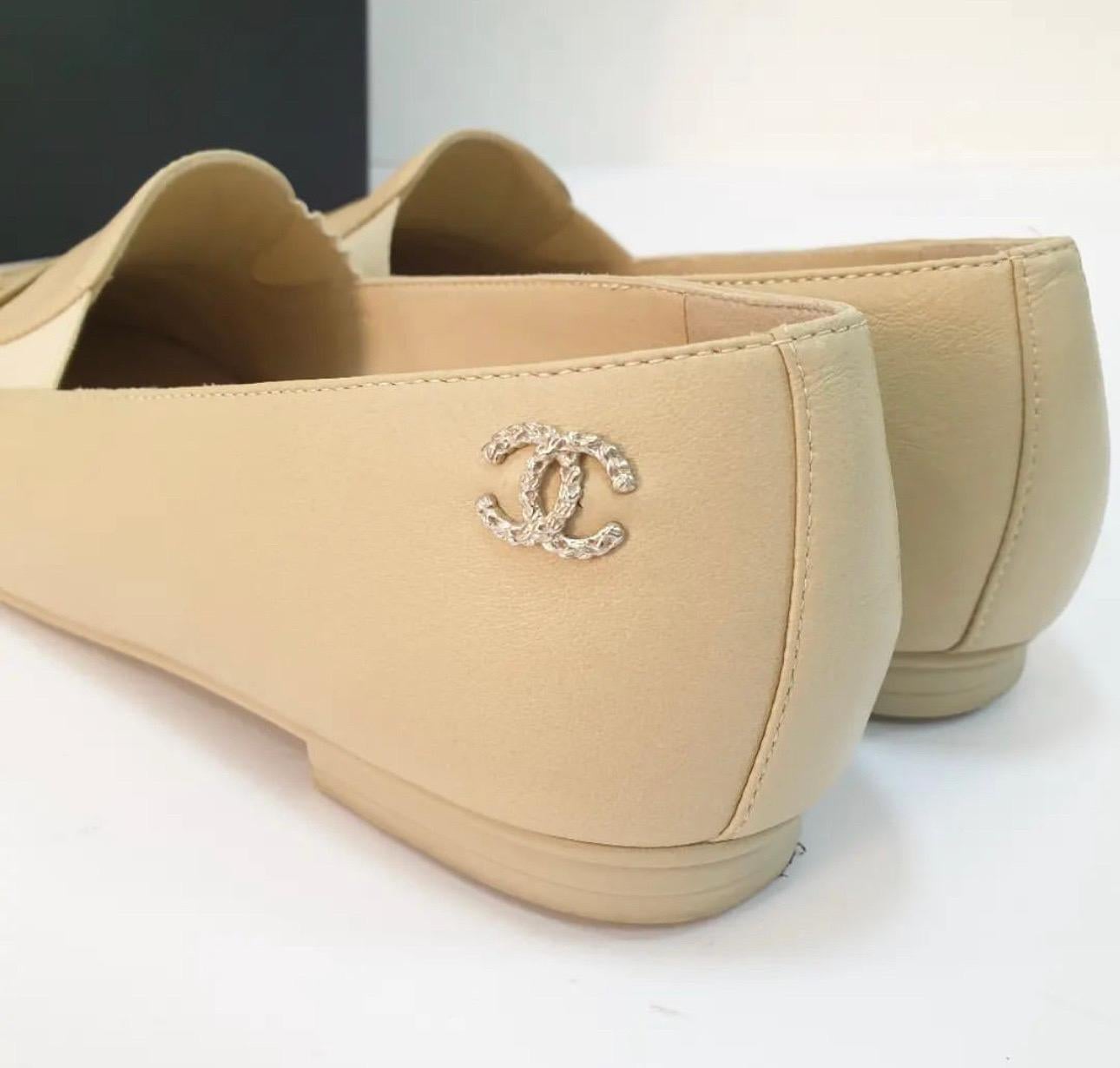 Chanel Beige Camellia Loafers Ballet Flats In Good Condition In Krakow, PL