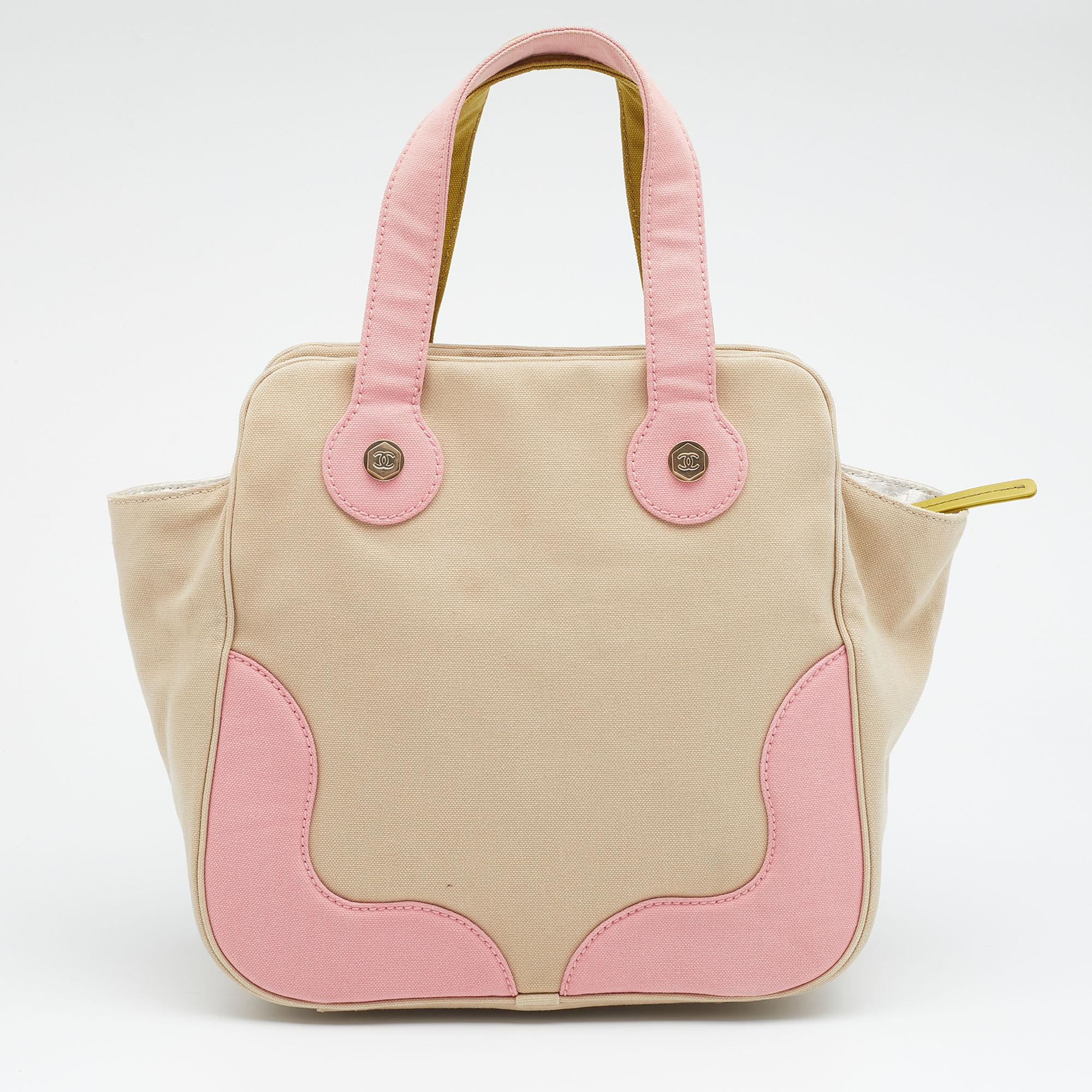 This Chanel tote is a must-have design to add to your closet. Made exquisitely from canvas, the tote displays a beige shade. It is finished with double multicolored handles for effortless use. Pair the elegant piece with a dress or skirt.

Includes: