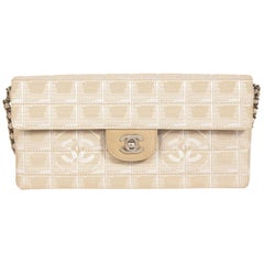 Chanel Sac à rabat Est-Ouest en toile beige de voyage