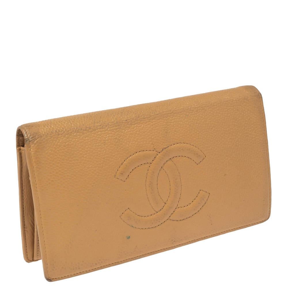 This Chanel CC Cambon wallet is carefully designed for everyday use. Crafted from caviar leather, the exterior has a texture. The wallet opens to reveal a zip compartment and multiple slots, for you to neatly arrange your cash and cards. This