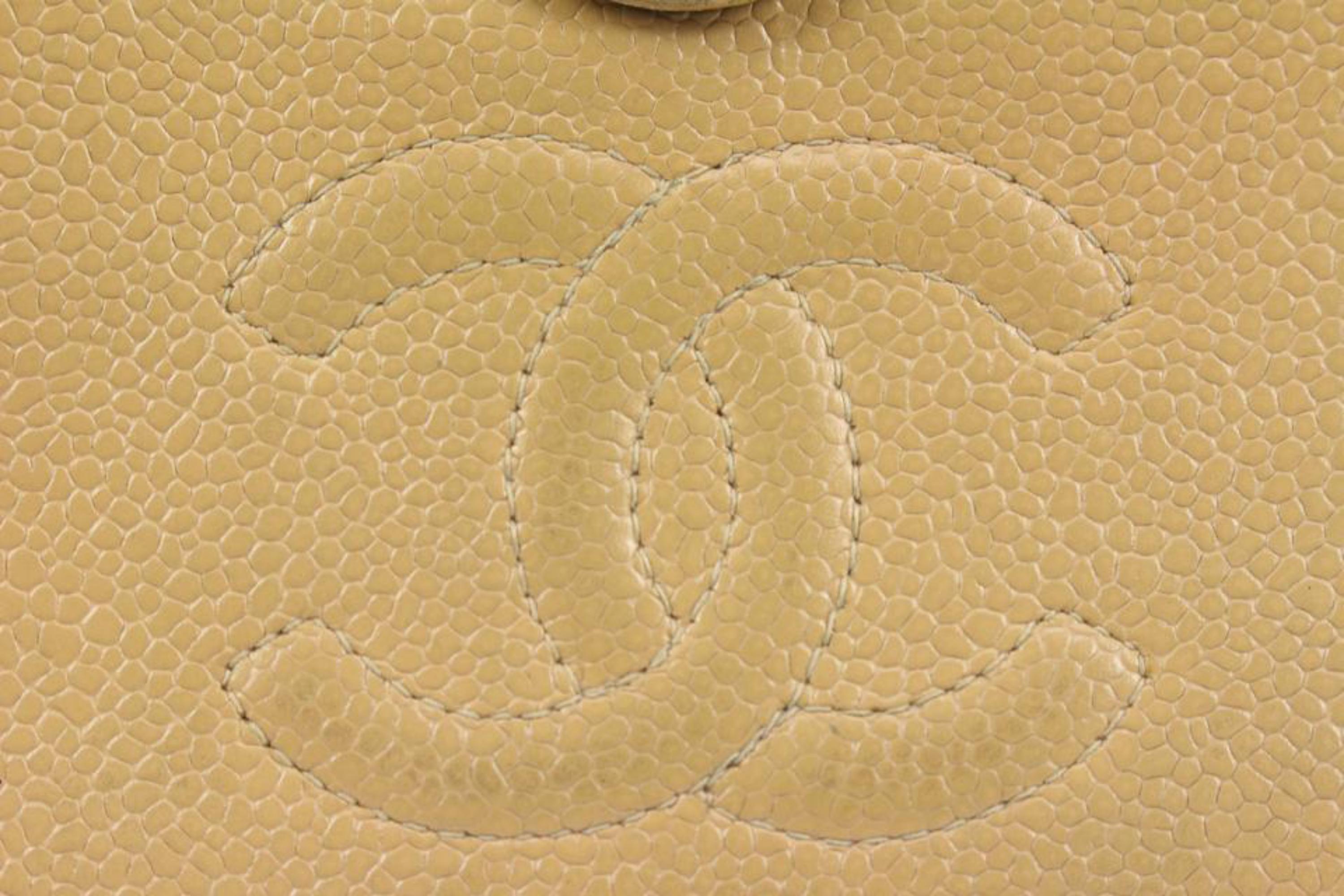 Chanel Beige Caviar Leather CC Logo Long Bifold Flap Wallet 41ck224s in vendita 2