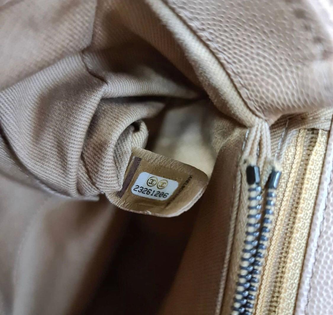 Chanel Beige Kaviar Leder Medium Coco Henkeltasche mit Griff oben 6