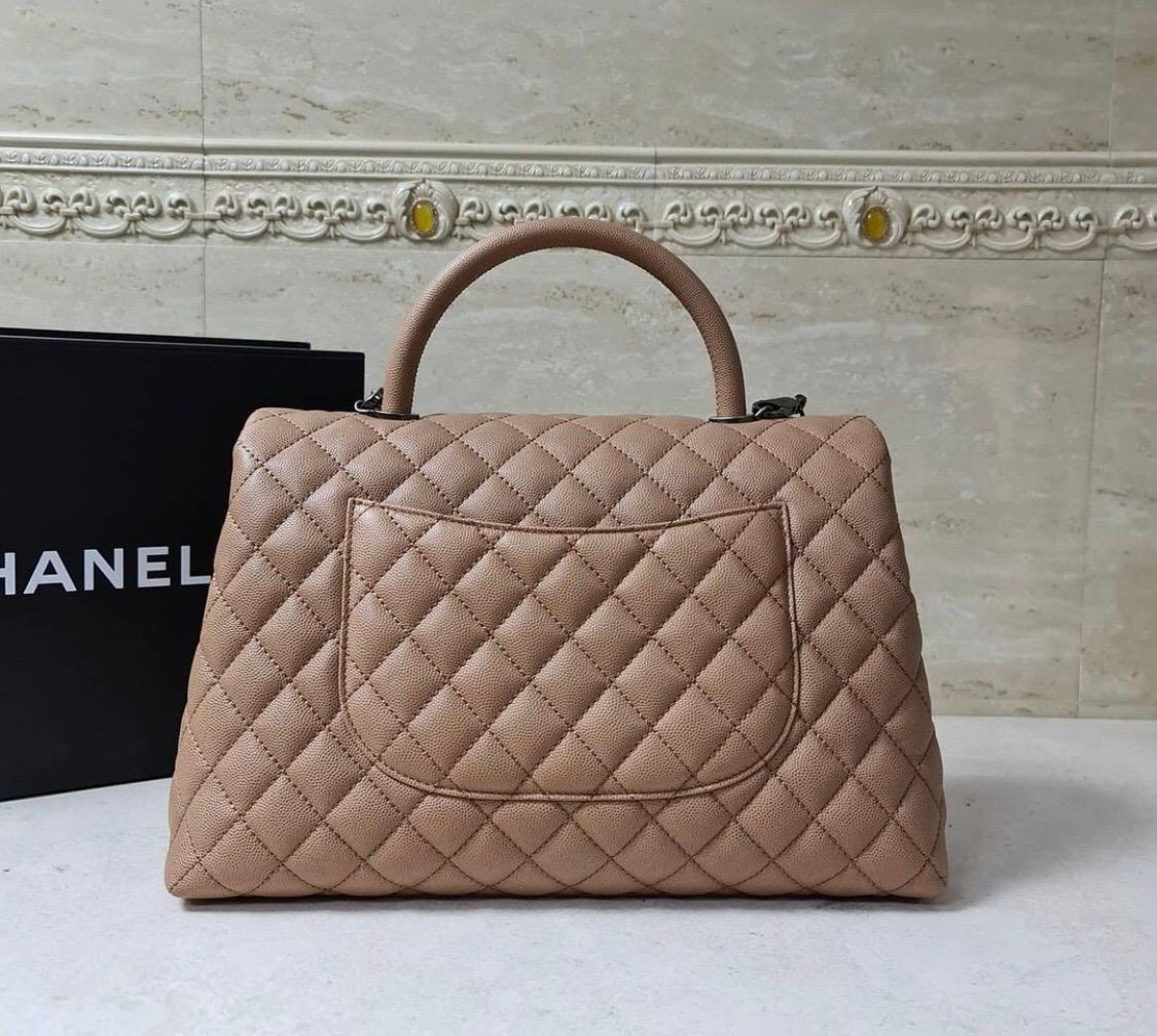 Chanel Beige Kaviar Leder Medium Coco Henkeltasche mit Griff oben 1