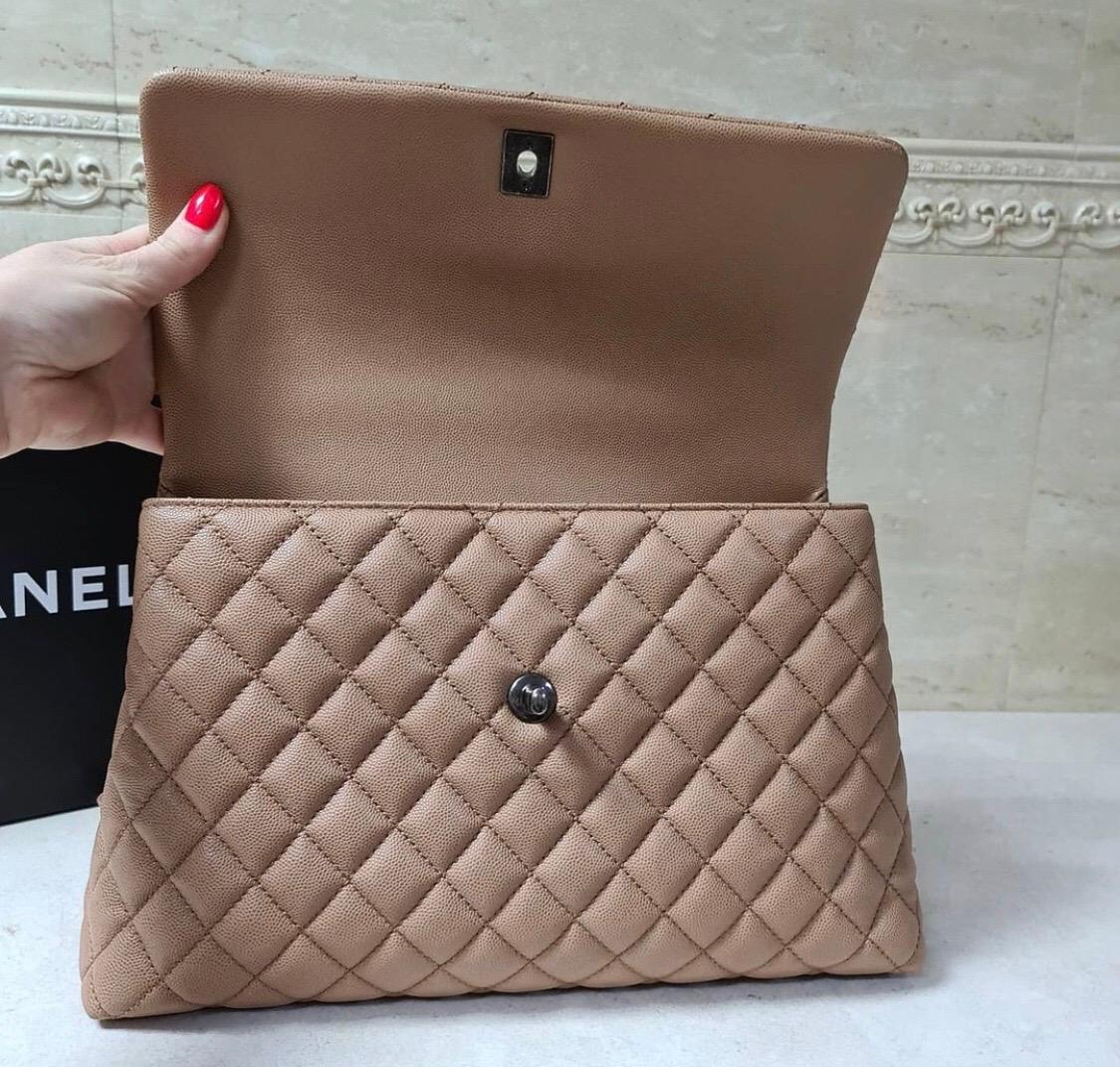 Chanel Beige Kaviar Leder Medium Coco Henkeltasche mit Griff oben 4
