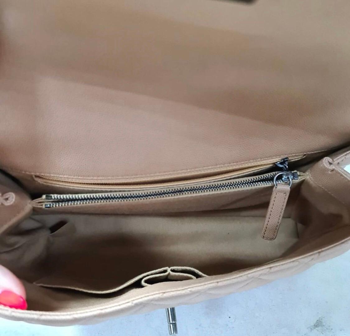Chanel Beige Kaviar Leder Medium Coco Henkeltasche mit Griff oben 5
