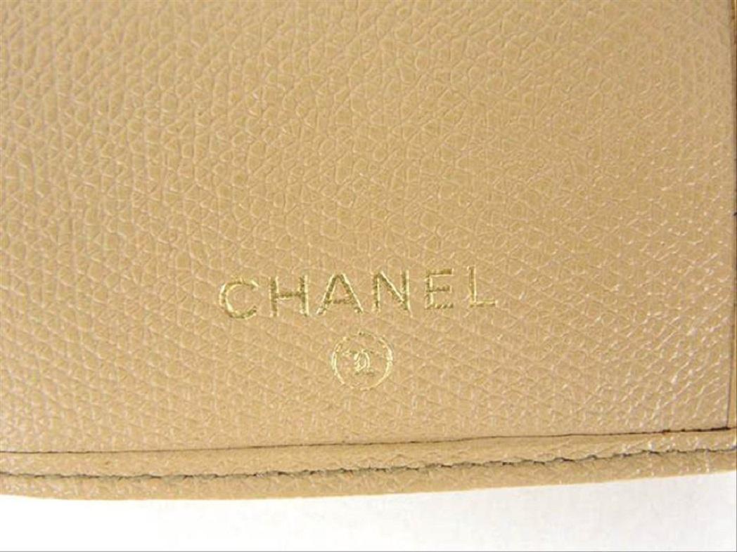 Chanel Beige Cc Button Line Bifold 217527 Wallet In Good Condition In Dix hills, NY