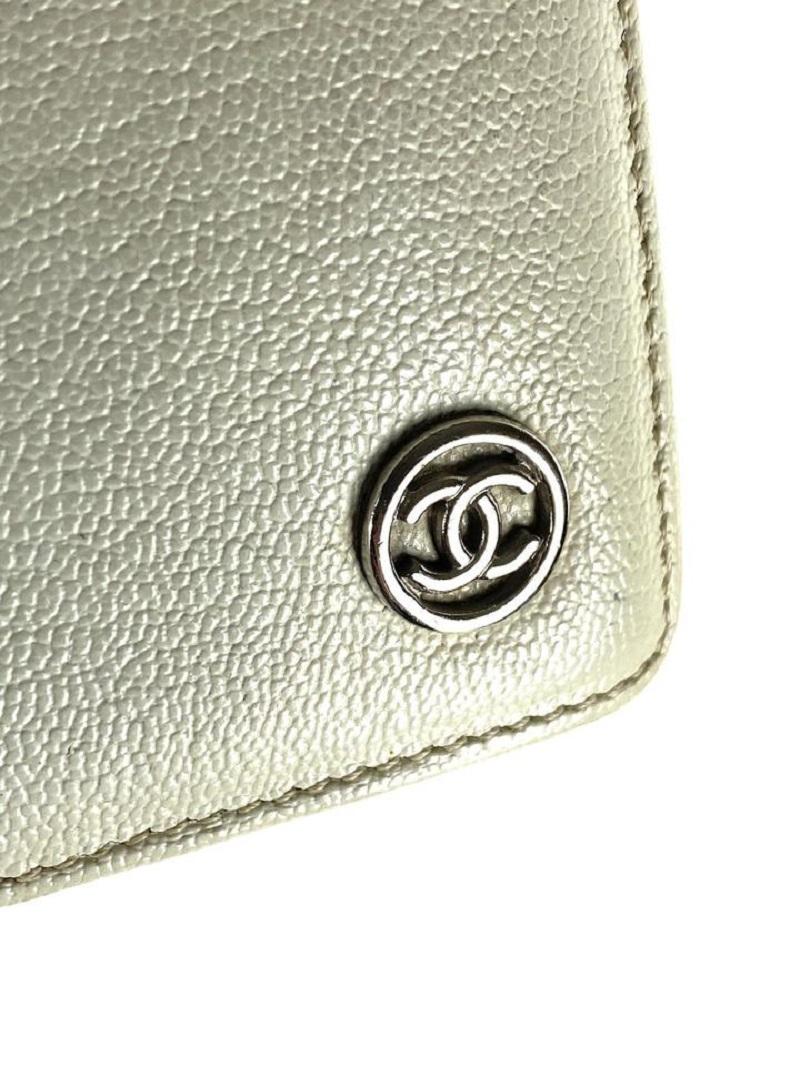 Chanel Beige CC Logo Long Bifold Flap Wallet 857664 In Good Condition For Sale In Dix hills, NY