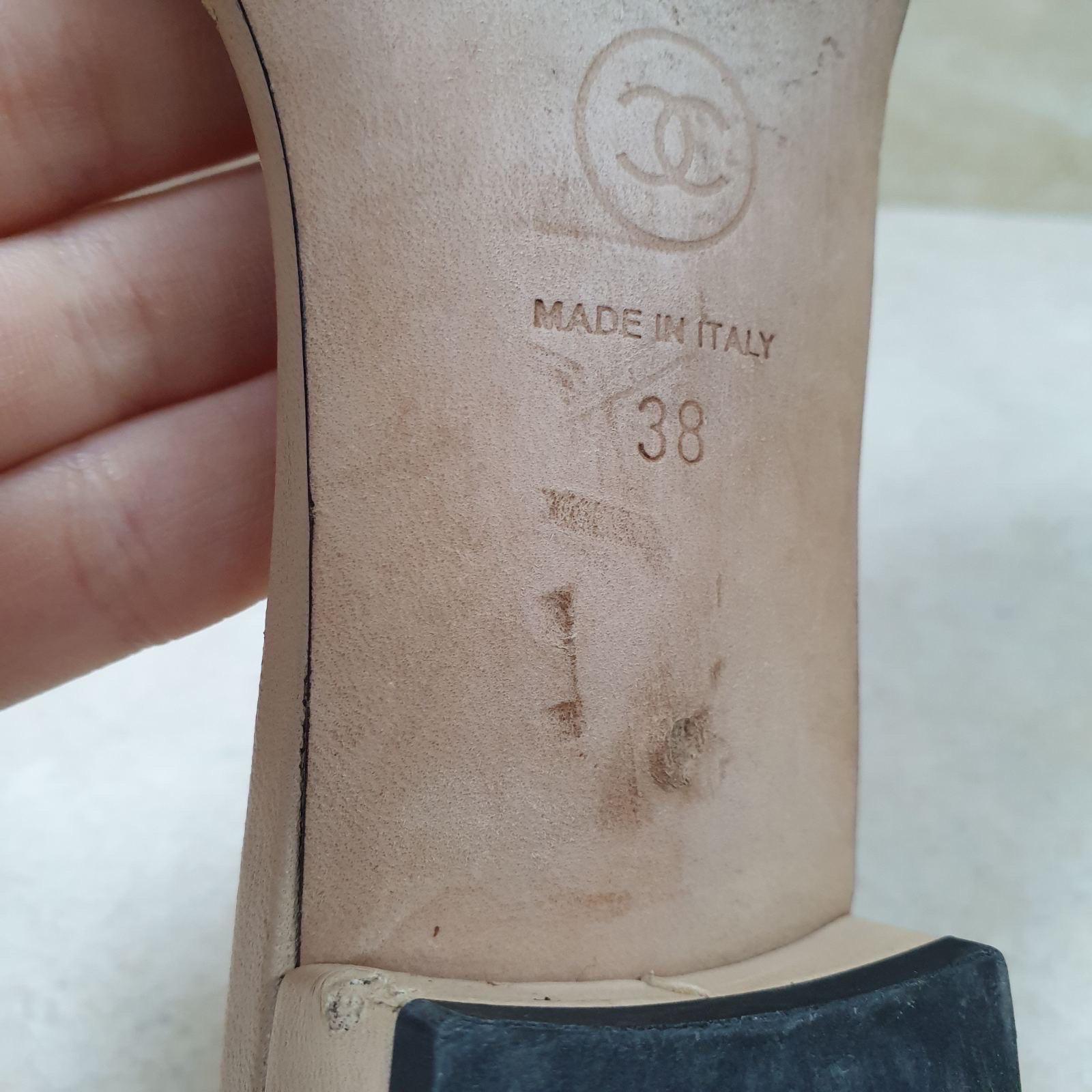 Chanel Beige CC Logo Pearl Mule Sandals Flip Flops In Good Condition For Sale In Krakow, PL