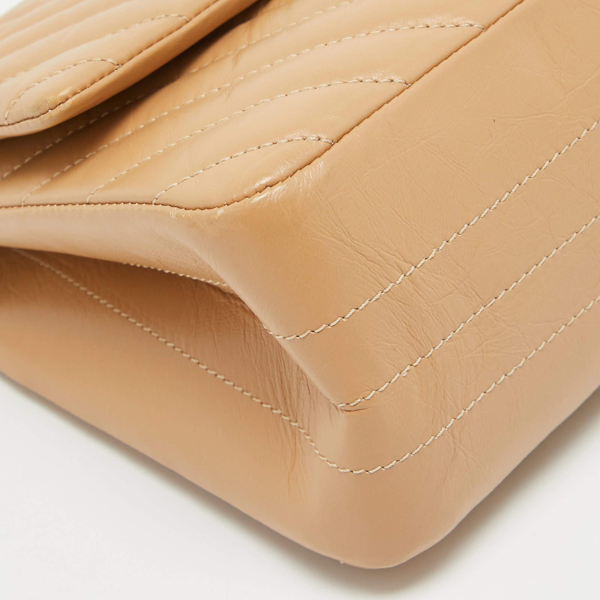 Women's Chanel Beige Chevron Leather 226 Reissue 2.55 Flap Bag For Sale