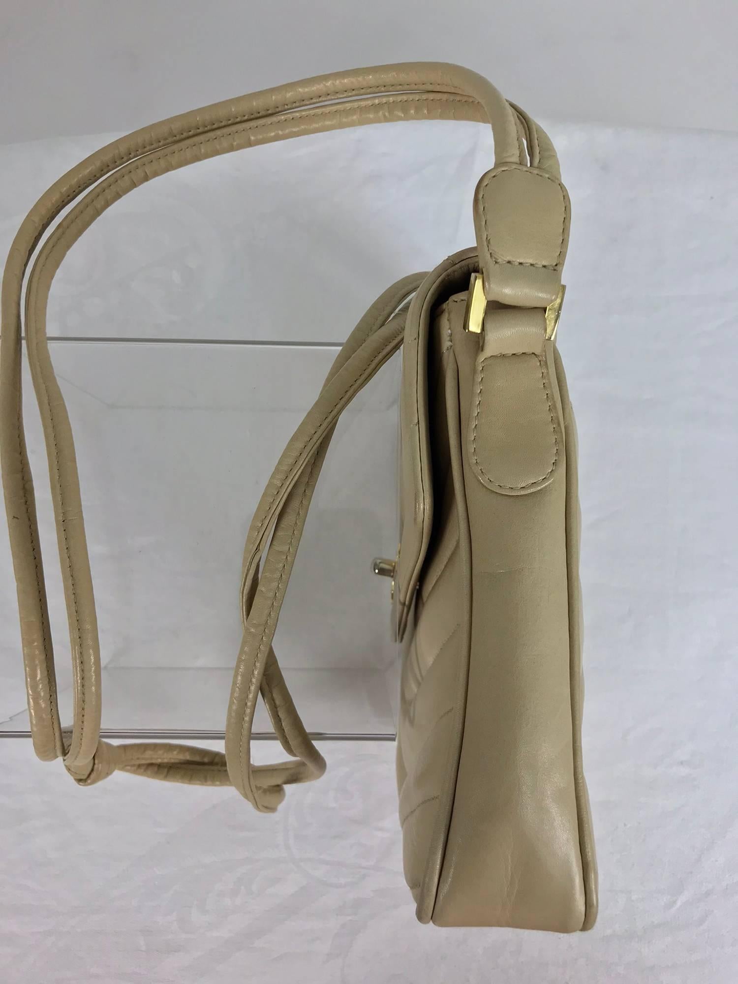 Chanel beige chevron leather cross body camera handbag 1980s 3