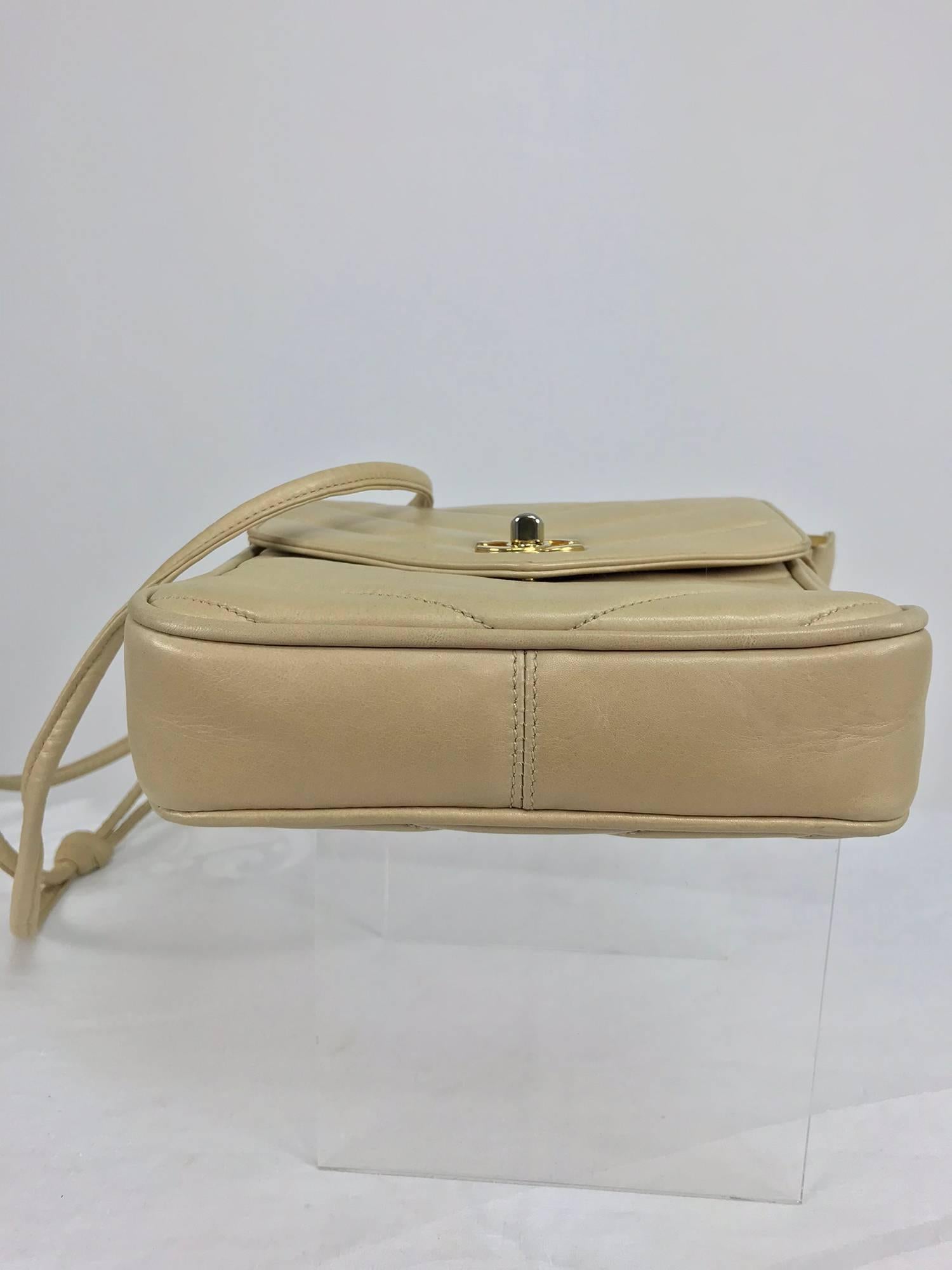 Chanel beige chevron leather cross body camera handbag 1980s 4
