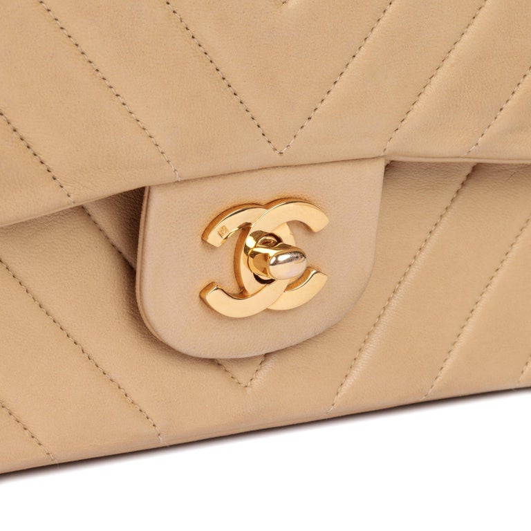 CHANEL Beige Chevron Quilted Lambskin Vintage Medium Classic Double Flap Bag  For Sale at 1stDibs