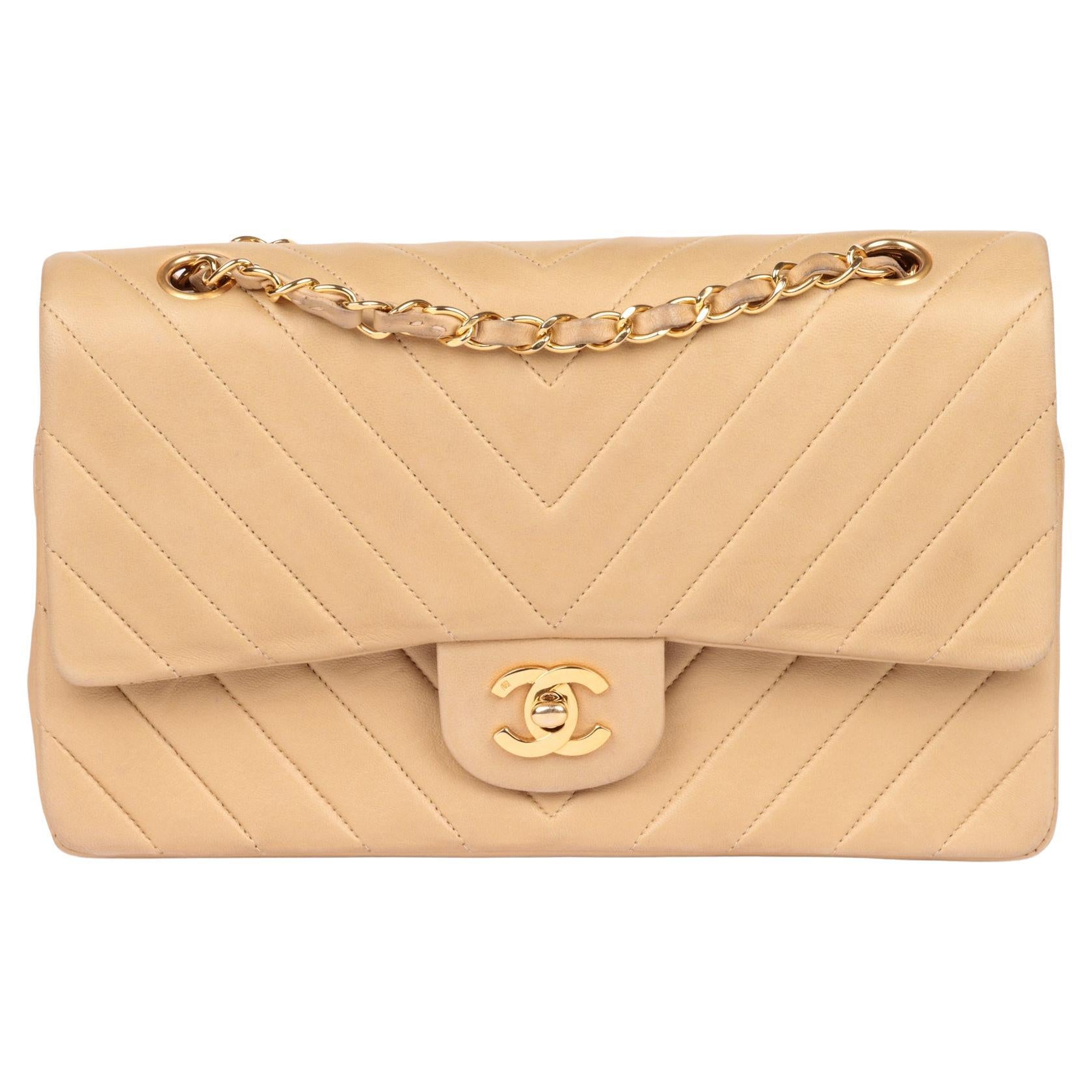 CHANEL Beige Chevron Quilted Lambskin Vintage Medium Classic Double Flap Bag For Sale