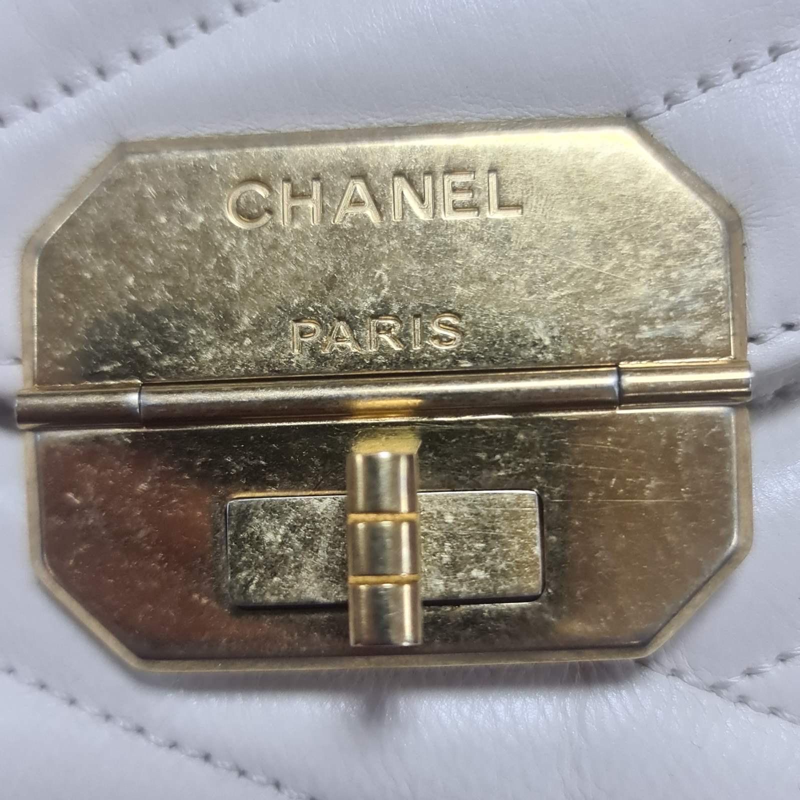 Chanel Beige Chevron Shoulder Bag For Sale 7