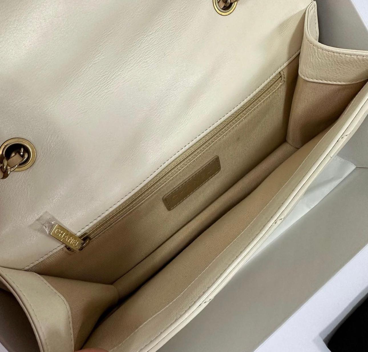 Chanel Beige Chevron Shoulder Bag For Sale 1