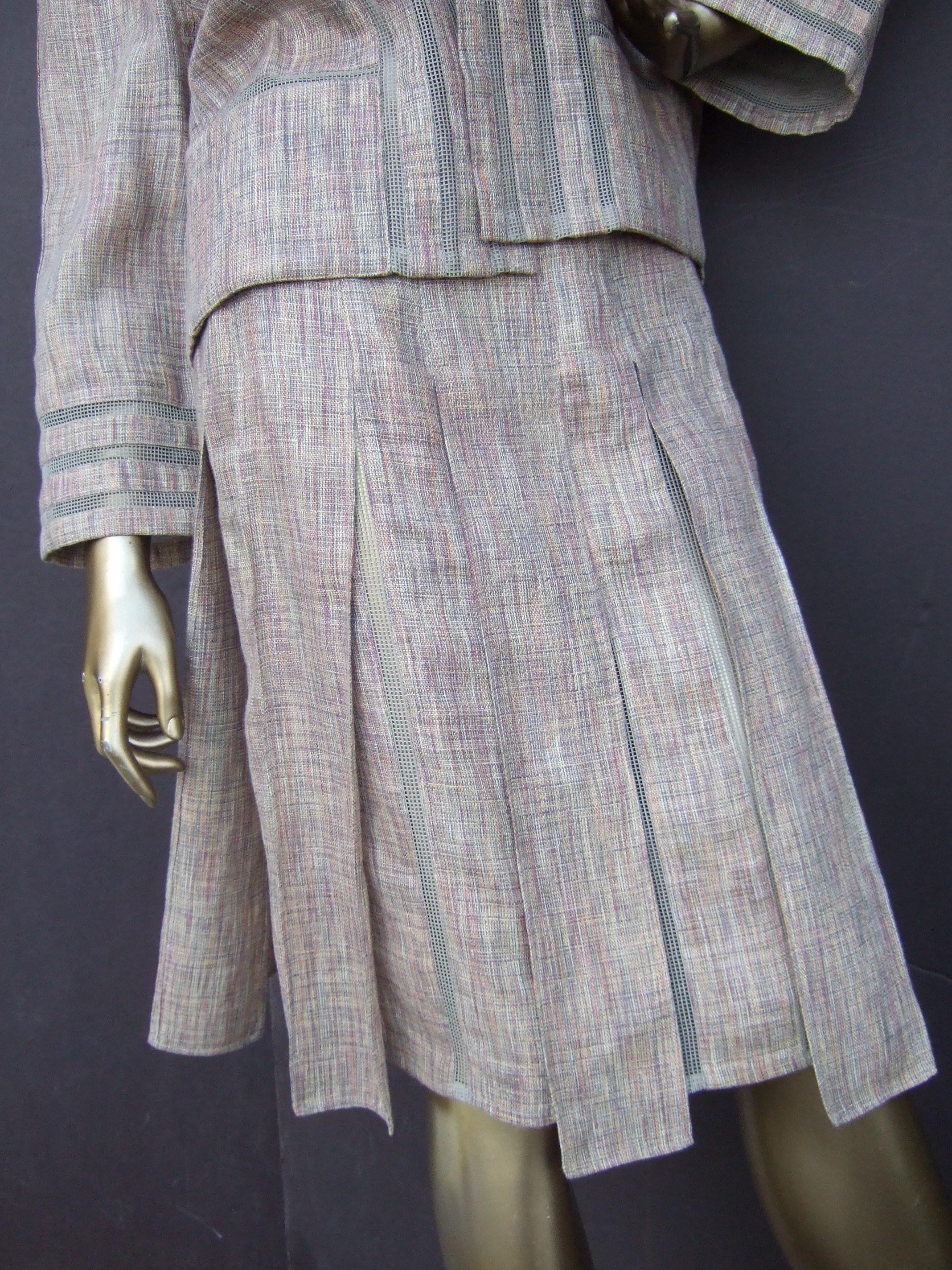Chanel Chic Beige Linen & Cotton Blend Skirt Suit c 2000 Size 40  For Sale 11