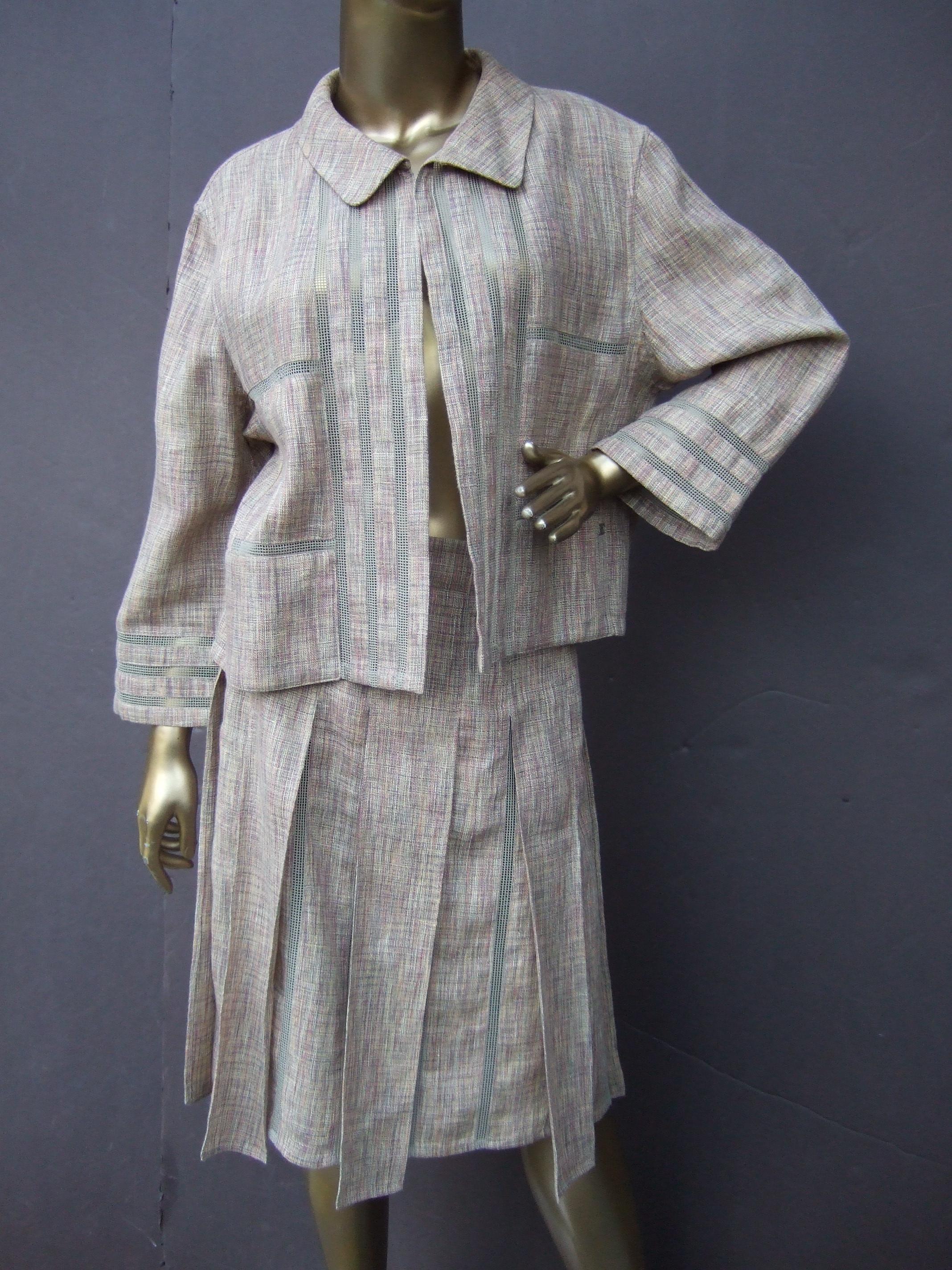 Chanel Chic Beige Linen & Cotton Blend Skirt Suit c 2000 Size 40  For Sale 14