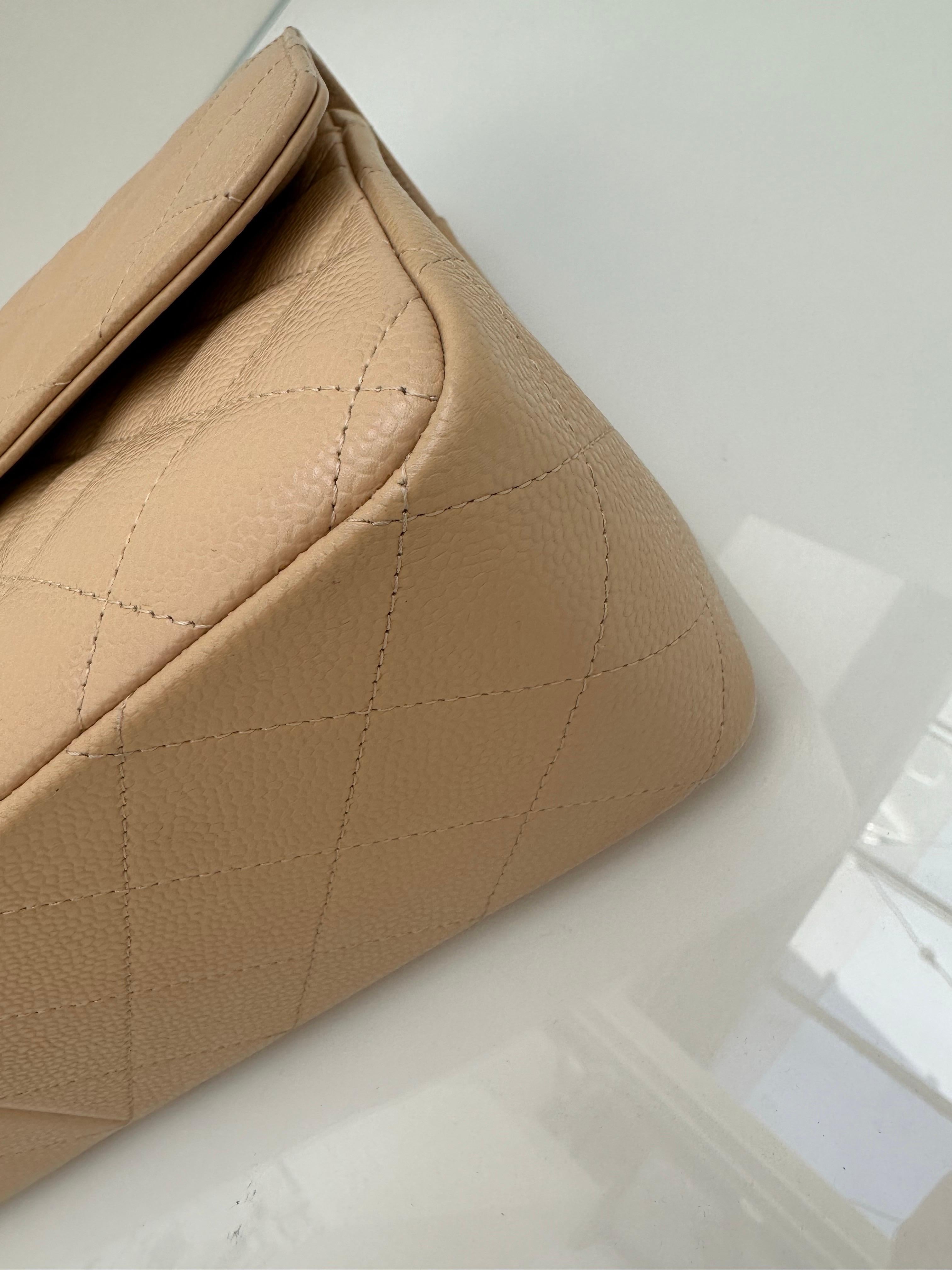 Chanel Beige Clair Jumbo Classic Doppelte Klappe Kaviar Gold Hardware im Angebot 2