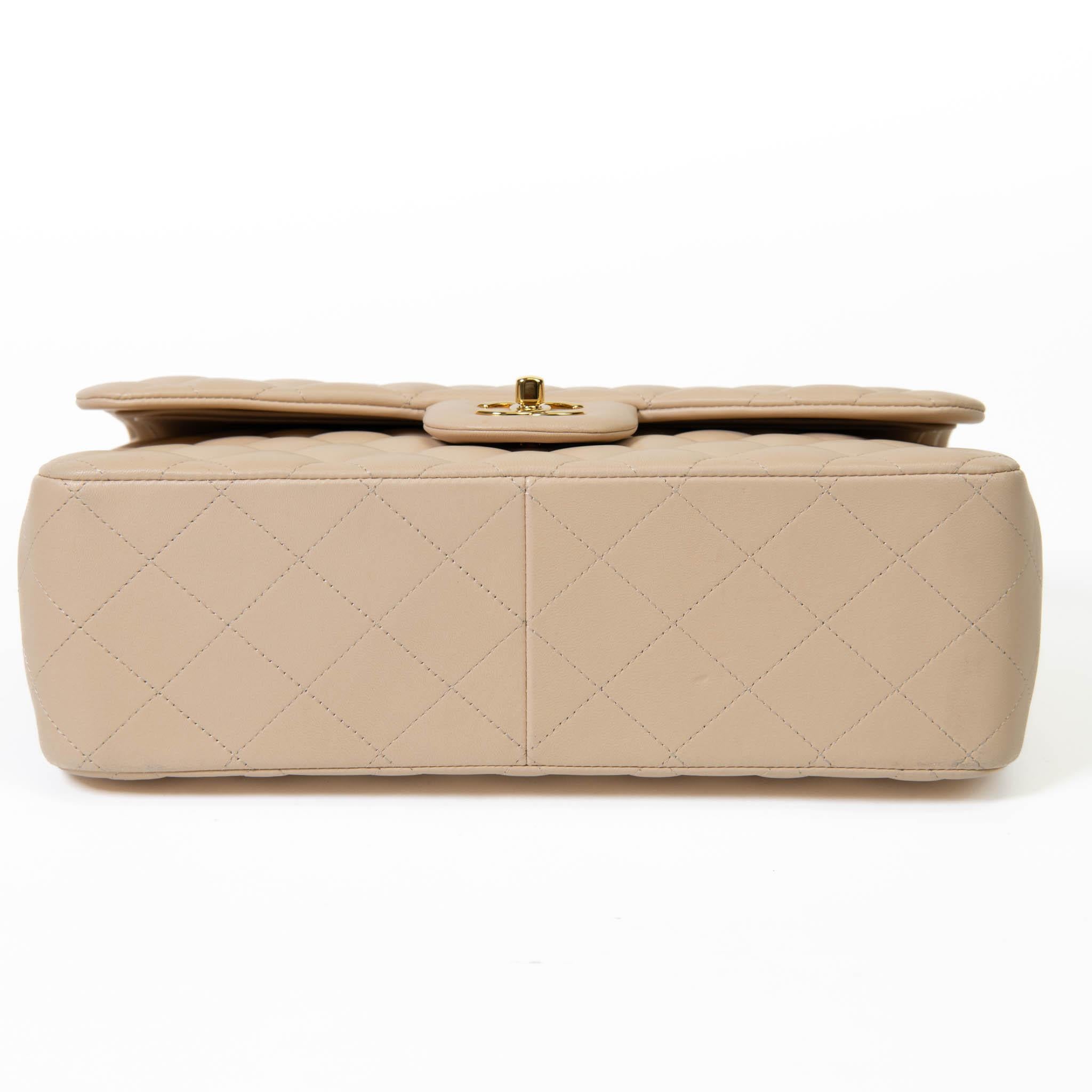 Chanel Beige Clair Piel de Cordero Jumbo Doble Solapa Herrajes Dorados 2