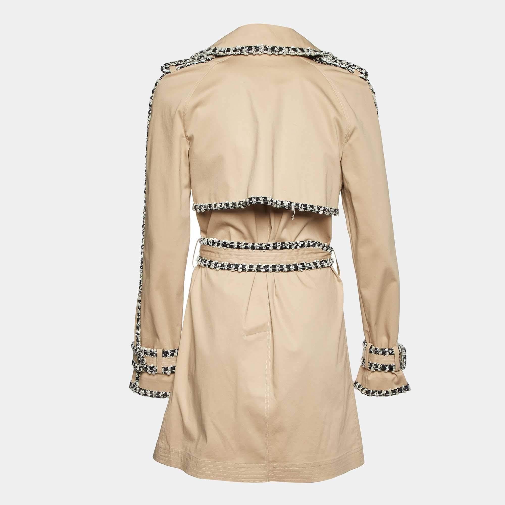 Questo cappotto firmato è favoloso. È realizzato con materiali pregiati e presenta maniche lunghe. Abbinalo a un abito e a delle décolleté per un abbigliamento elegante.
