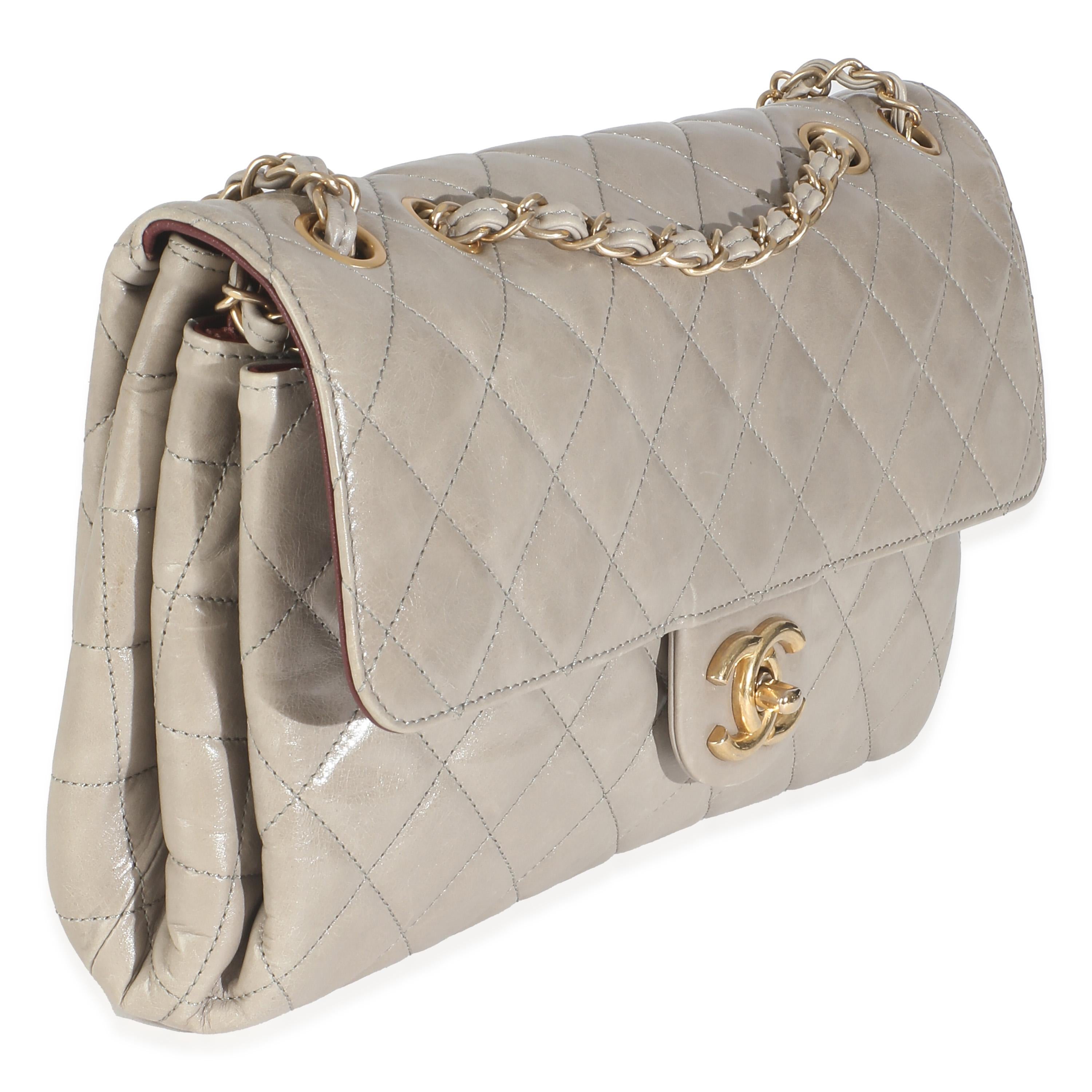Beige Chanel Jumbo 3 Flap en cuir de veau beige craquelé en vente