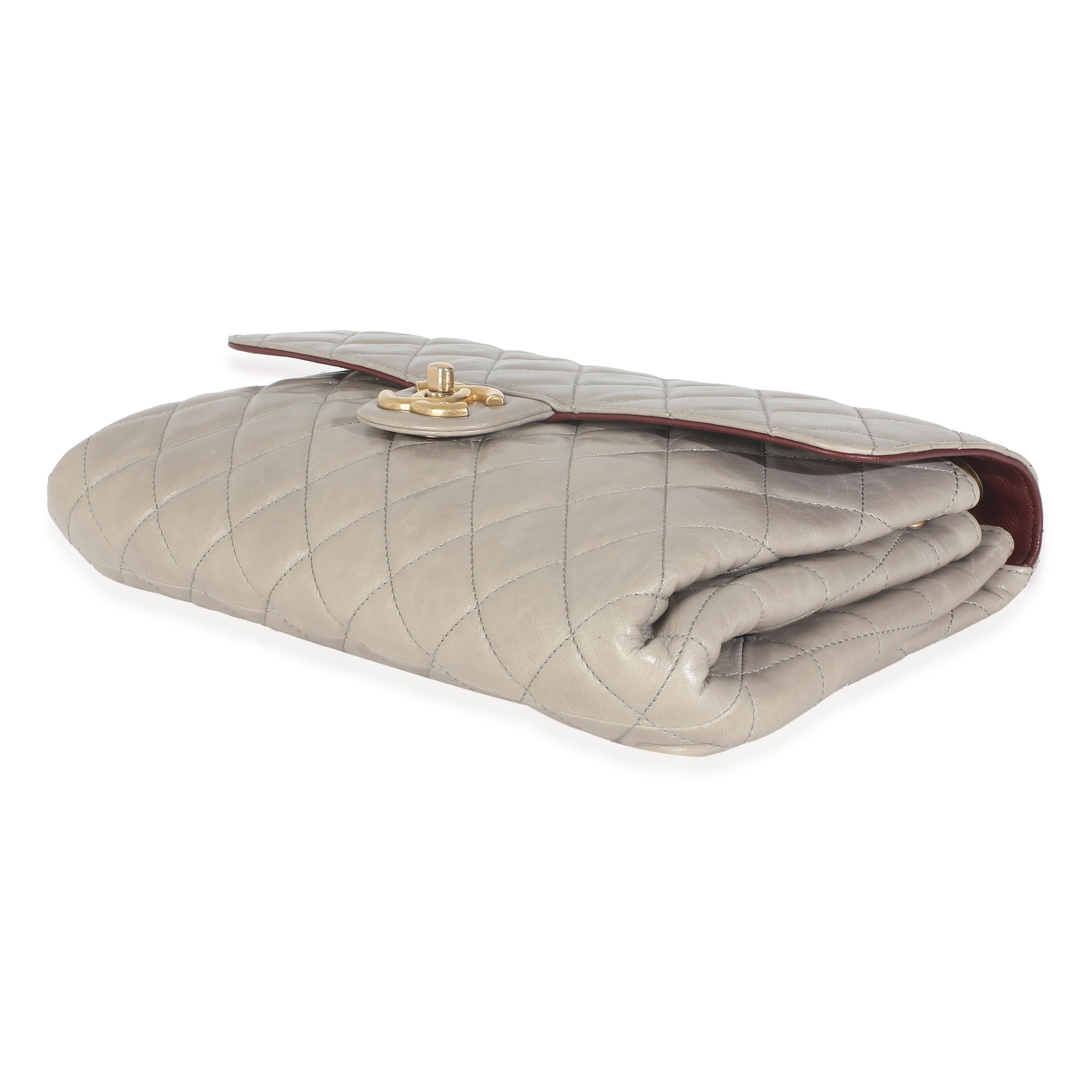 Chanel Jumbo 3 Flap en cuir de veau beige craquelé Unisexe en vente