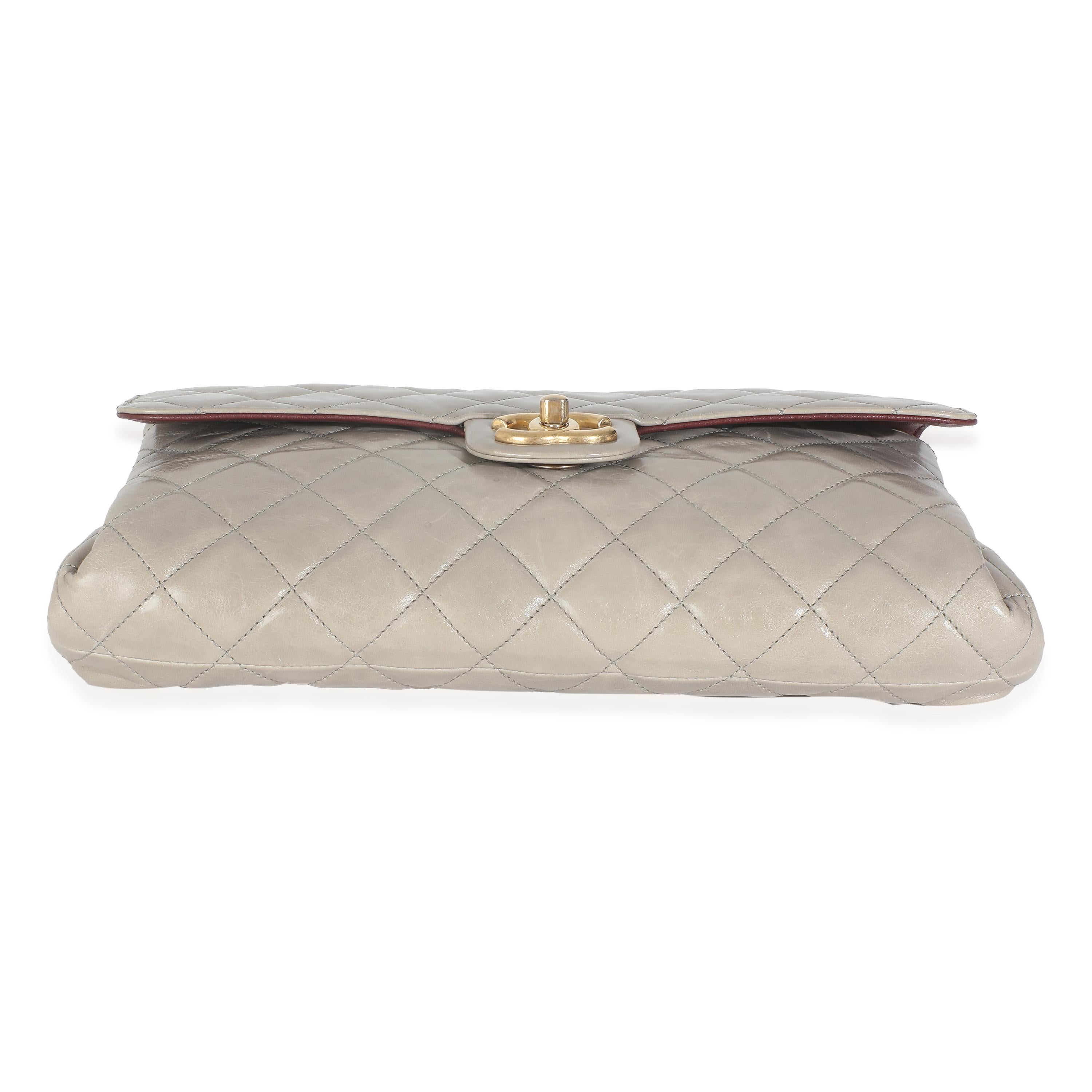 Chanel Jumbo 3 Flap en cuir de veau beige craquelé en vente 3