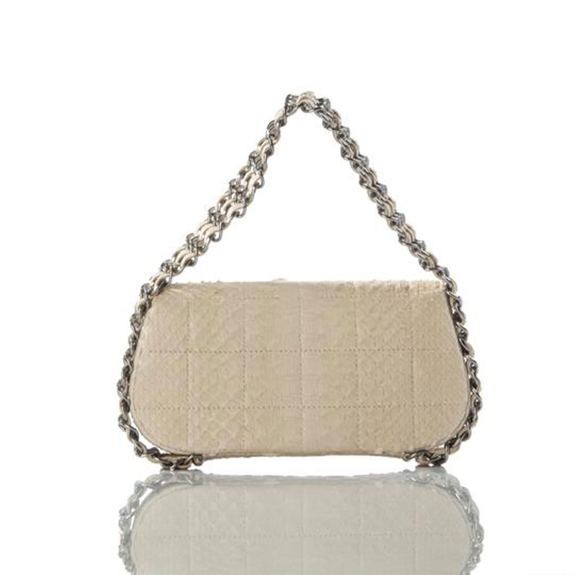 Mini pochette à rabat en python beige crème Chanel en vente 3