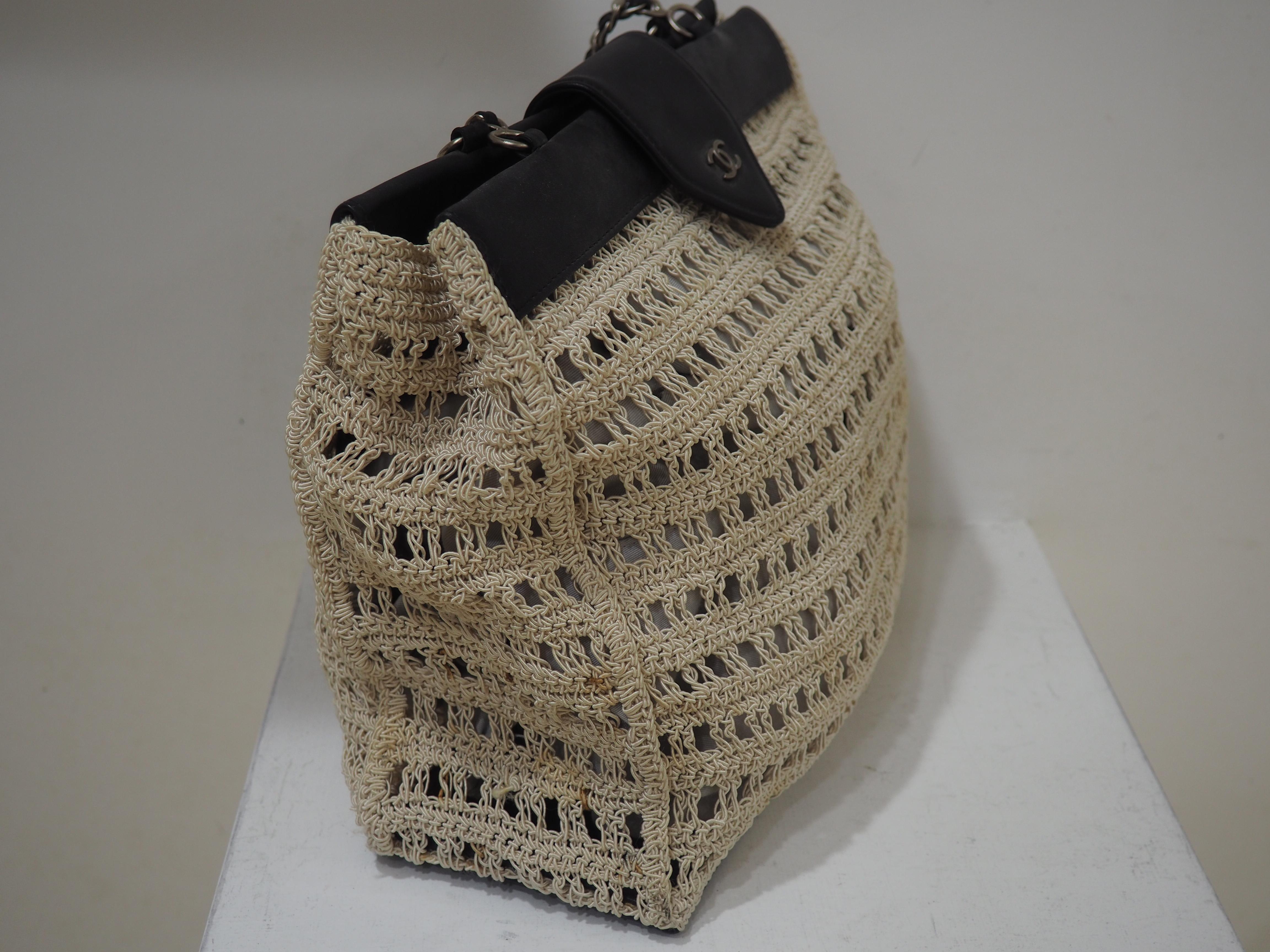 Gray Chanel Beige crochet black leather shoulder bag