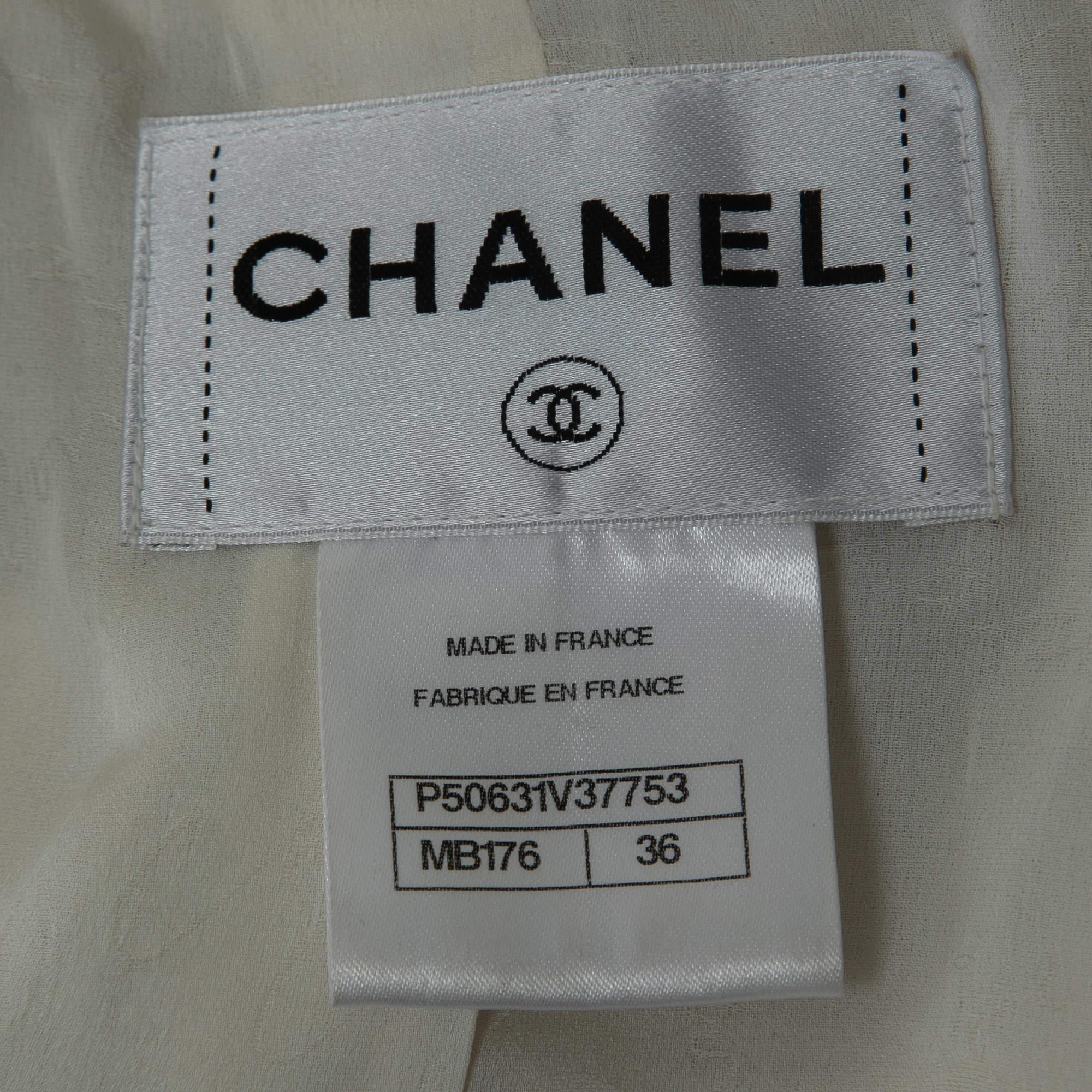 Chanel Beige/Ecru Tweed Jacket S In Excellent Condition For Sale In Dubai, Al Qouz 2