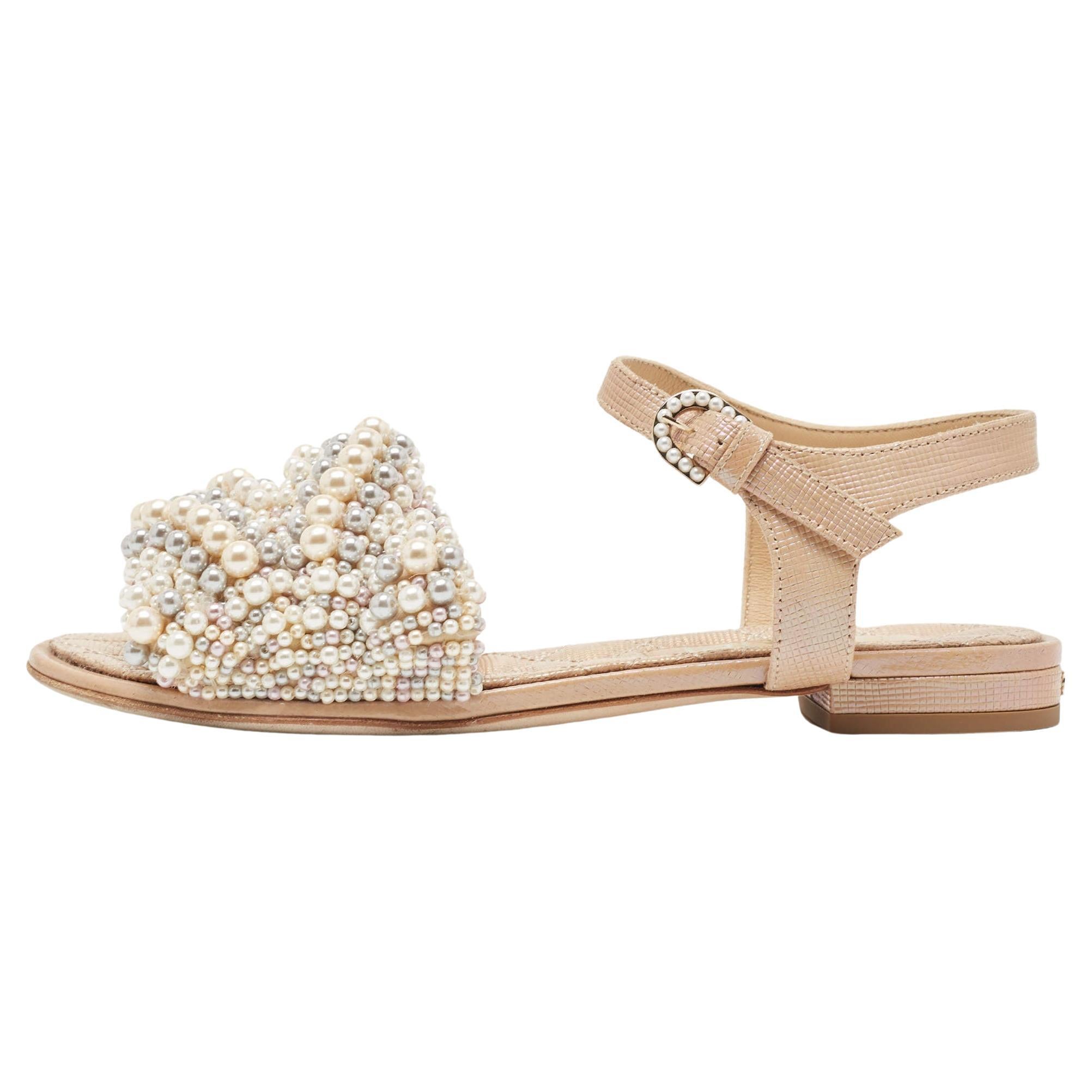 Chanel Beige Faux Pearl Slide Flat Sandals Size 36 en vente