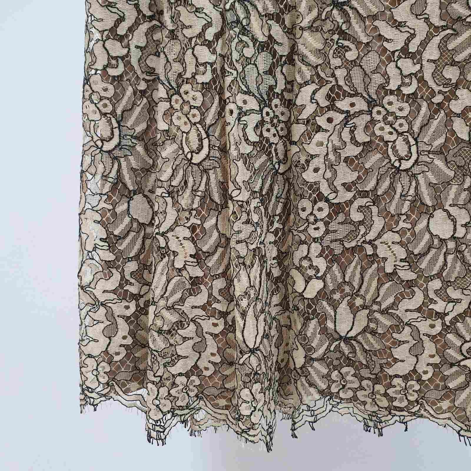 Beige Chanel - Jupe en dentelle à fleurs beige en vente