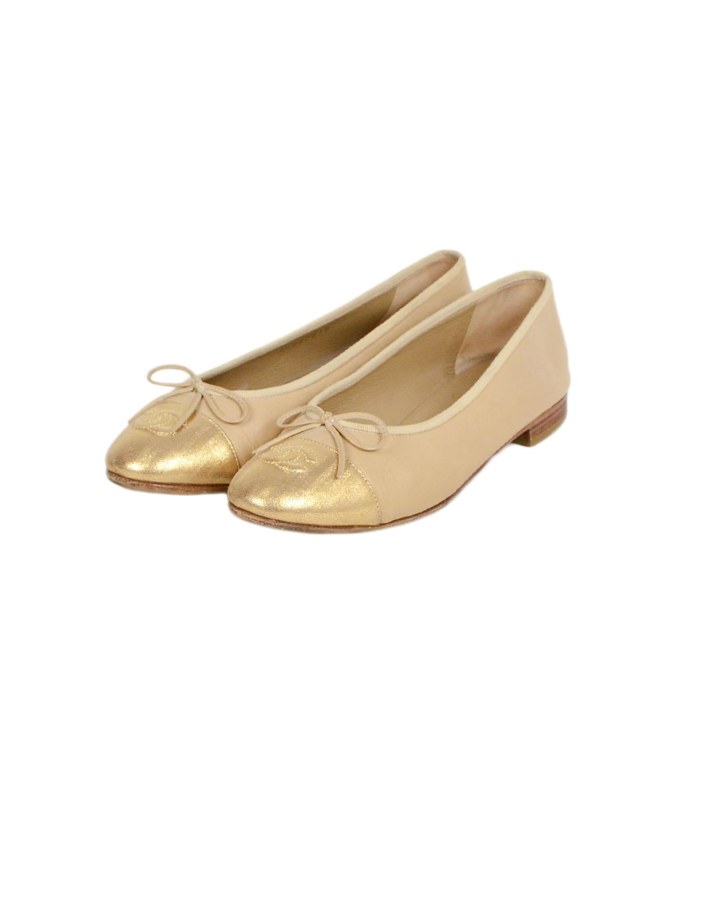 Chanel Beige/Gold Leather Cap Toe CC Ballet Flats sz 39.5

Made In: Italy
Color: Beige, gold
Materials: Leather
Closure/Opening: Slide on 
Overall Condition: Excellent pre-owned condition with the exception of light wear a back and soles, light wear