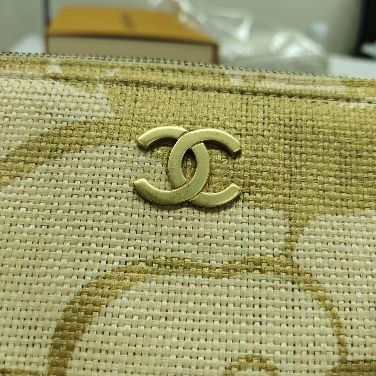 Chanel Beige Gold Woven Raffia Camellia Print Shoulder Bag, 2003-2004 11