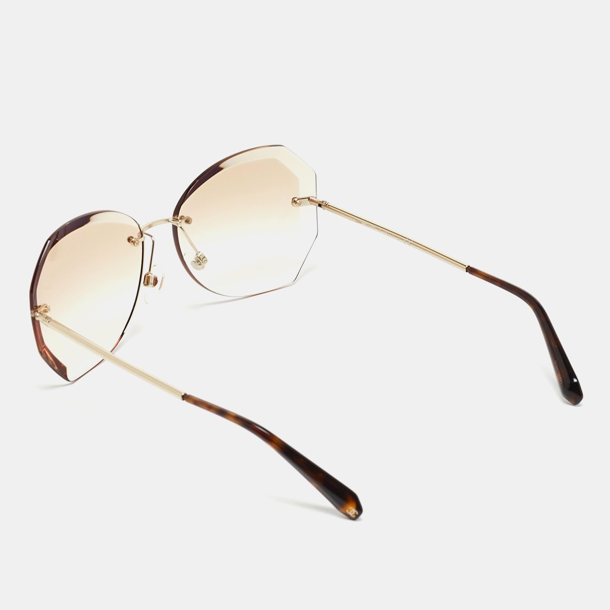 We see the detailing on this exquisite pair of designer sunglasses made from fine materials. The sunglasses are luxe in appeal and practical in usage.

