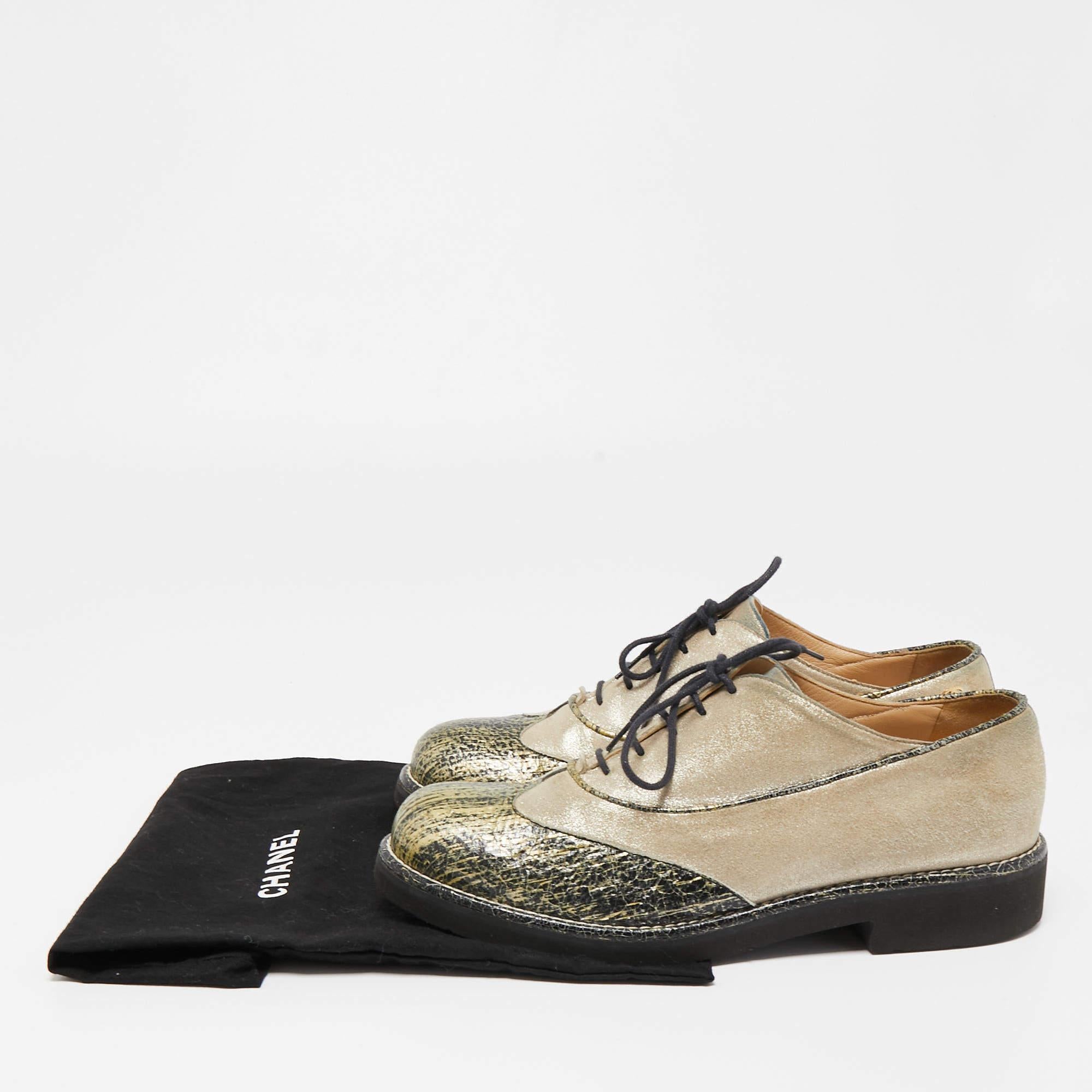 Chanel Beige/Green Suede and Texture Leather Oxfords Size 39 For Sale 5