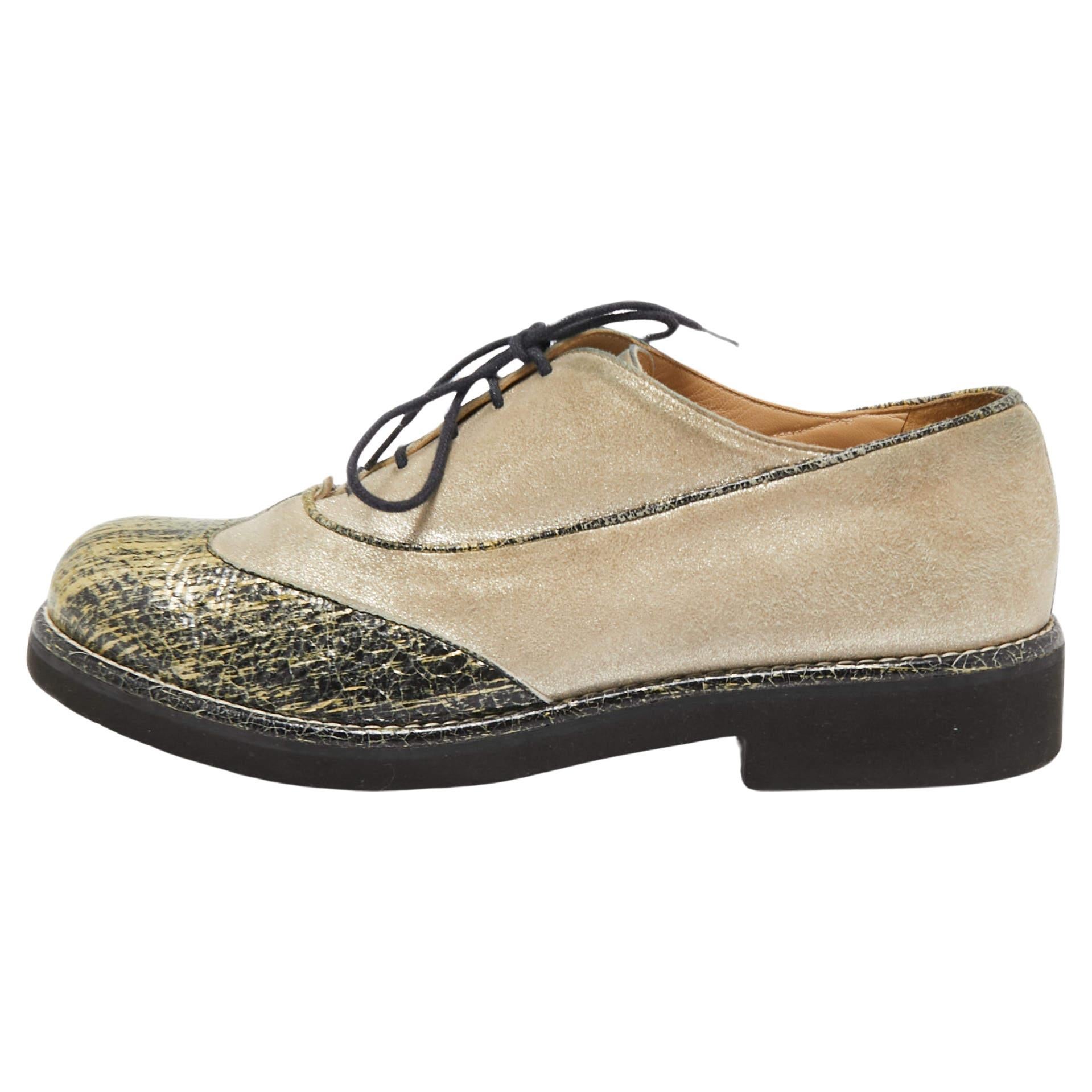 Chanel Beige/Green Suede and Texture Leather Oxfords Size 39 For Sale