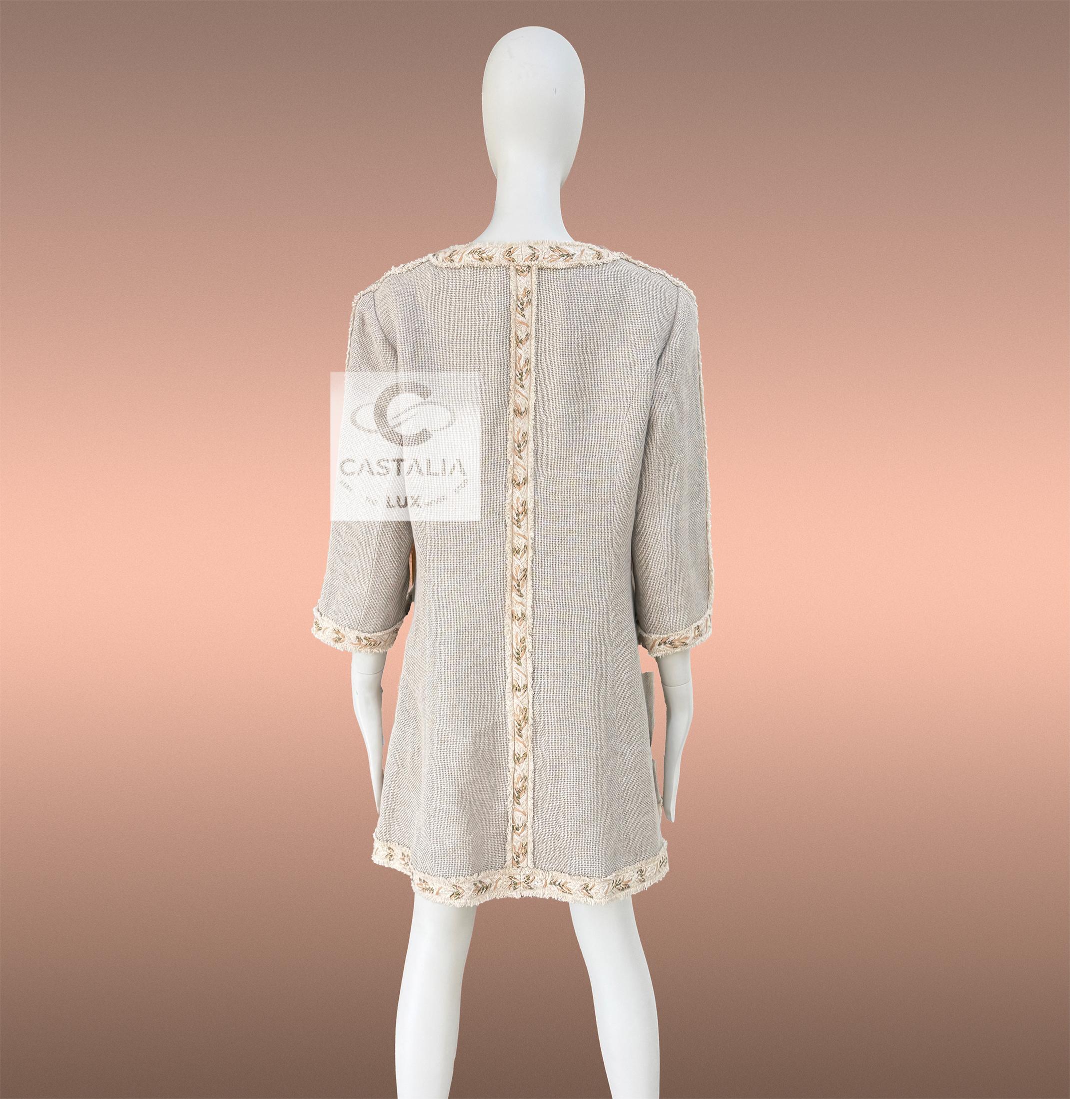 Giacca Chanel beige con bottoni a forma di carriola CC 44 FR in vendita 7