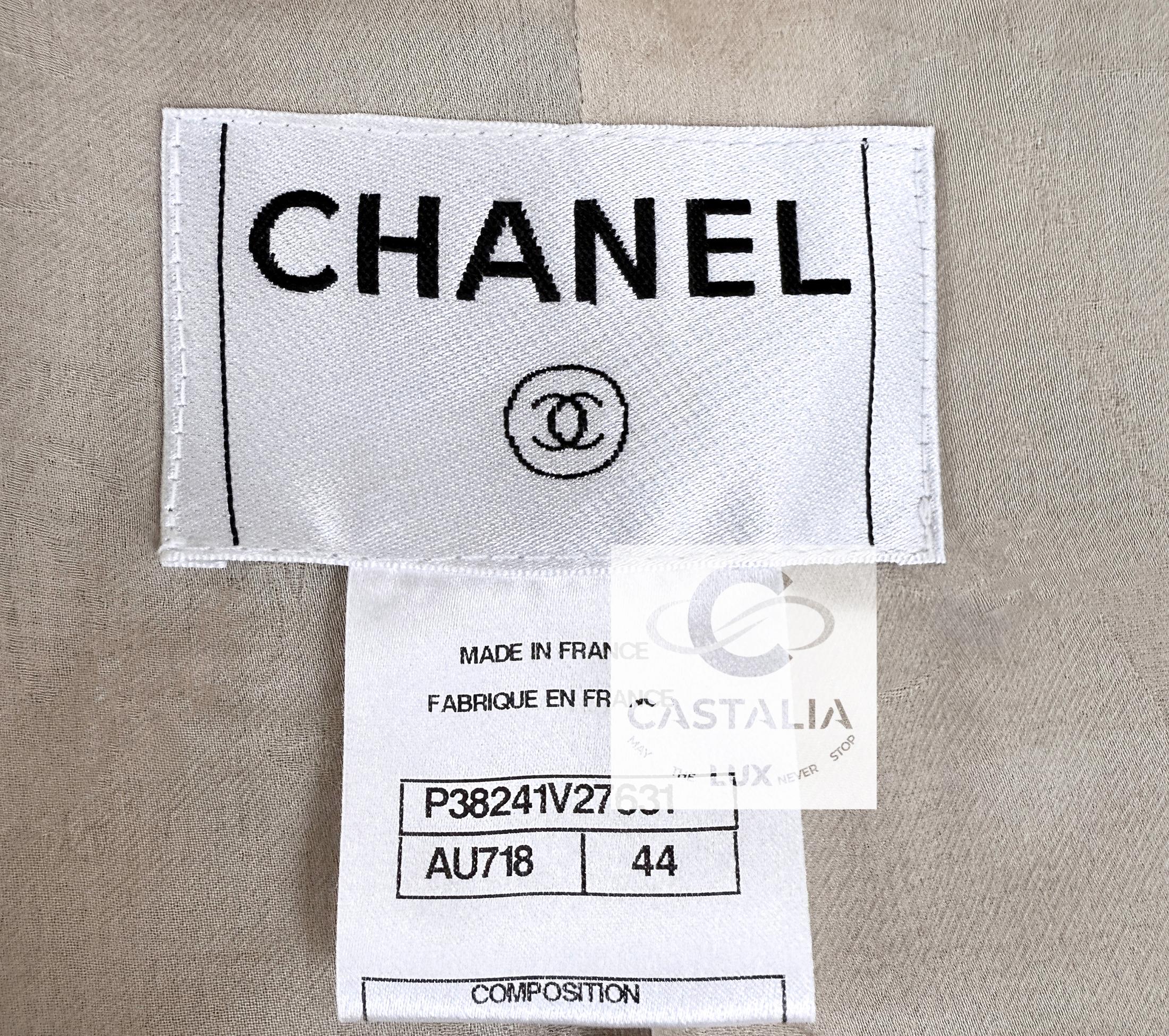 Giacca Chanel beige con bottoni a forma di carriola CC 44 FR in vendita 8