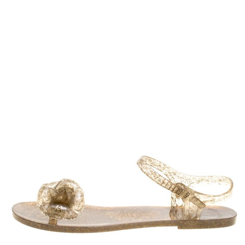 For that pretty, feminine look pick these lovely sandals from Chanel. They feature the signature Camelia flower on the front along with ankle straps secured buckles. The pair is wholly rendered in rubber and flaunts a muted beige hue with hints of