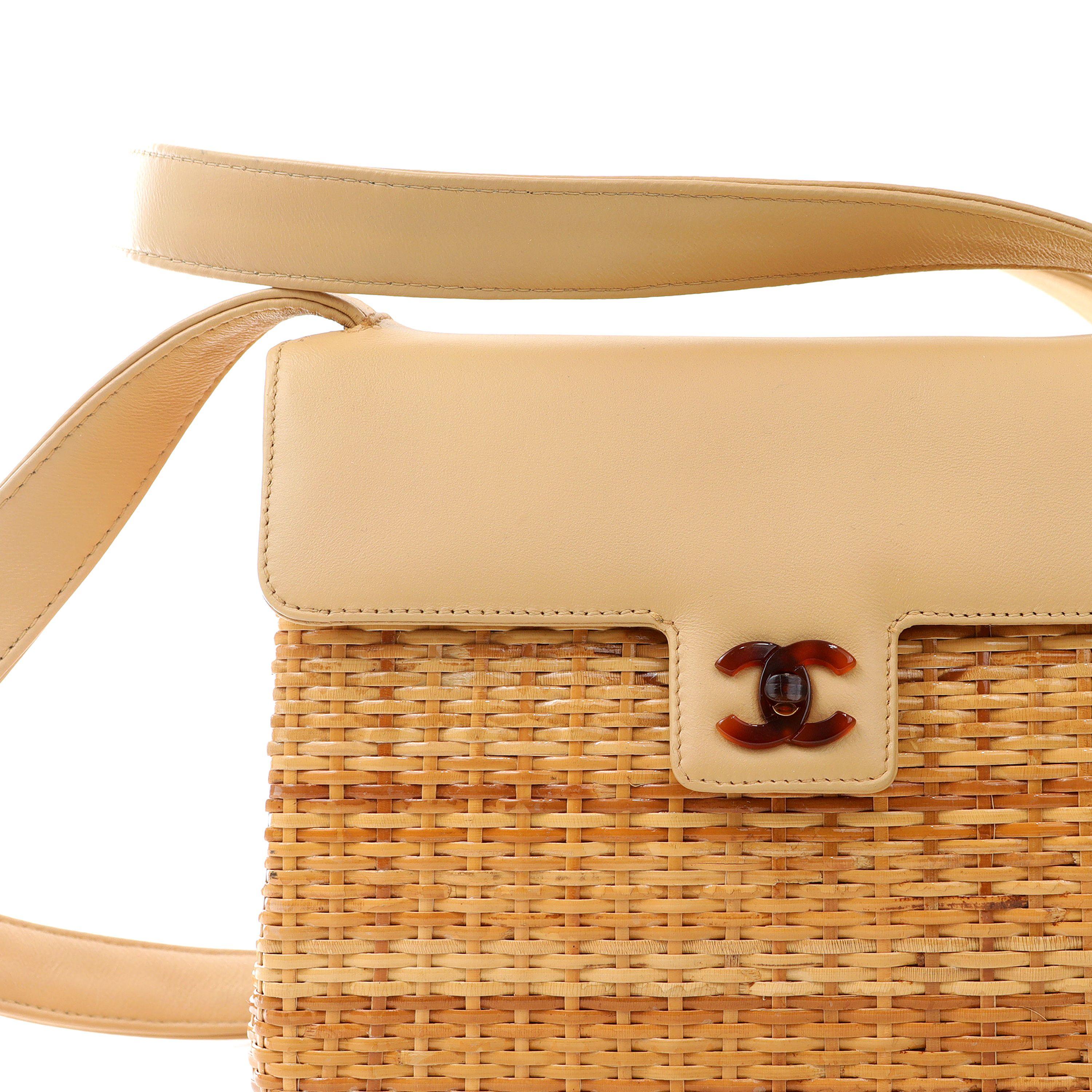 Chanel Beige Lambskin and Raffia Small Crossbody with Tortoise Hardware In Excellent Condition In Palm Beach, FL