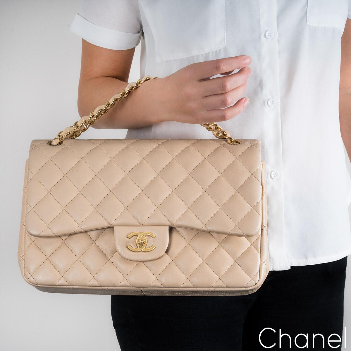 Chanel Beige Lammfell Jumbo Classic Doppelklappe Tasche GHW im Angebot 8