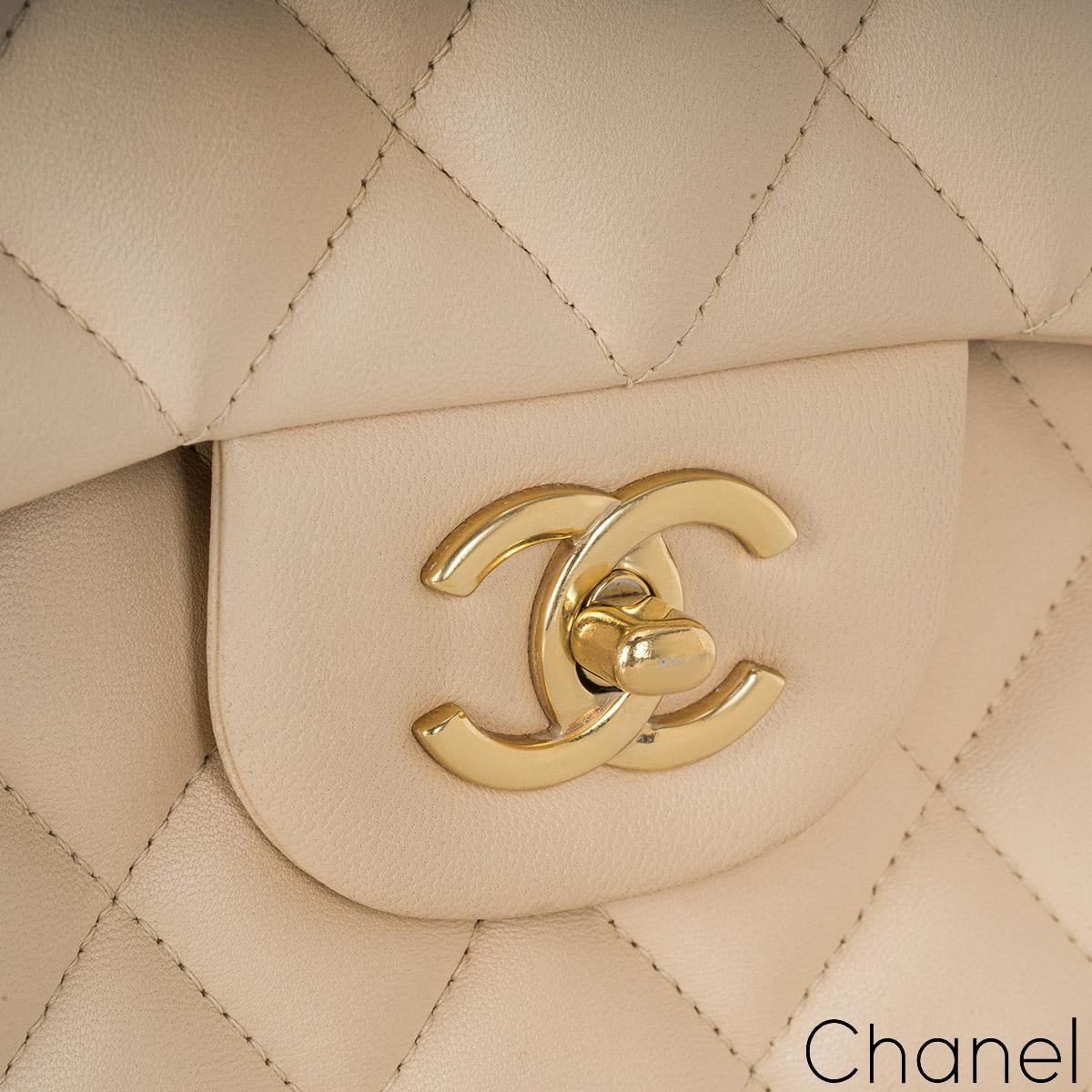 Women's Chanel Beige Lambskin Jumbo Classic Double Flap Bag GHW For Sale