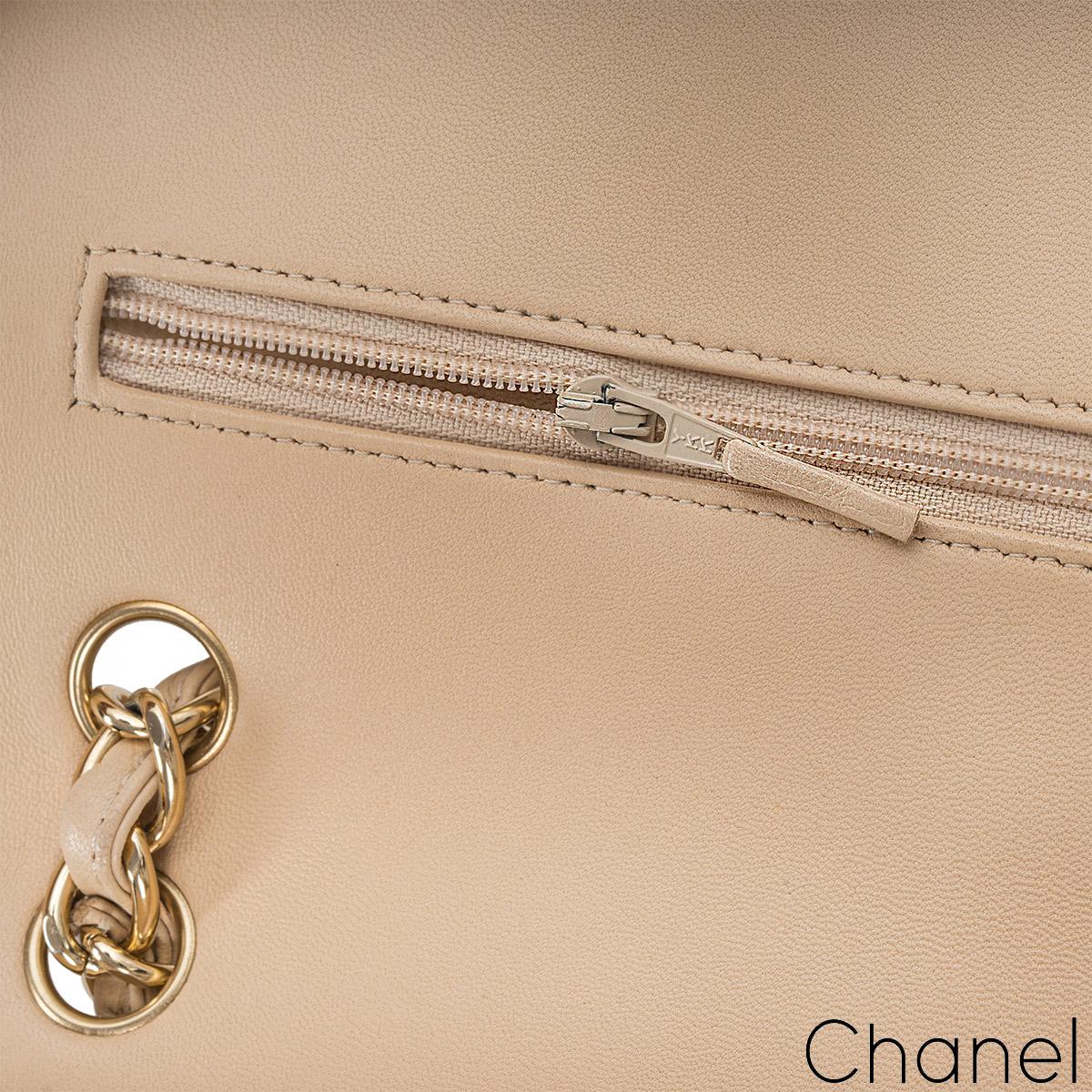 Chanel Beige Lammfell Jumbo Classic Doppelklappe Tasche GHW im Angebot 3
