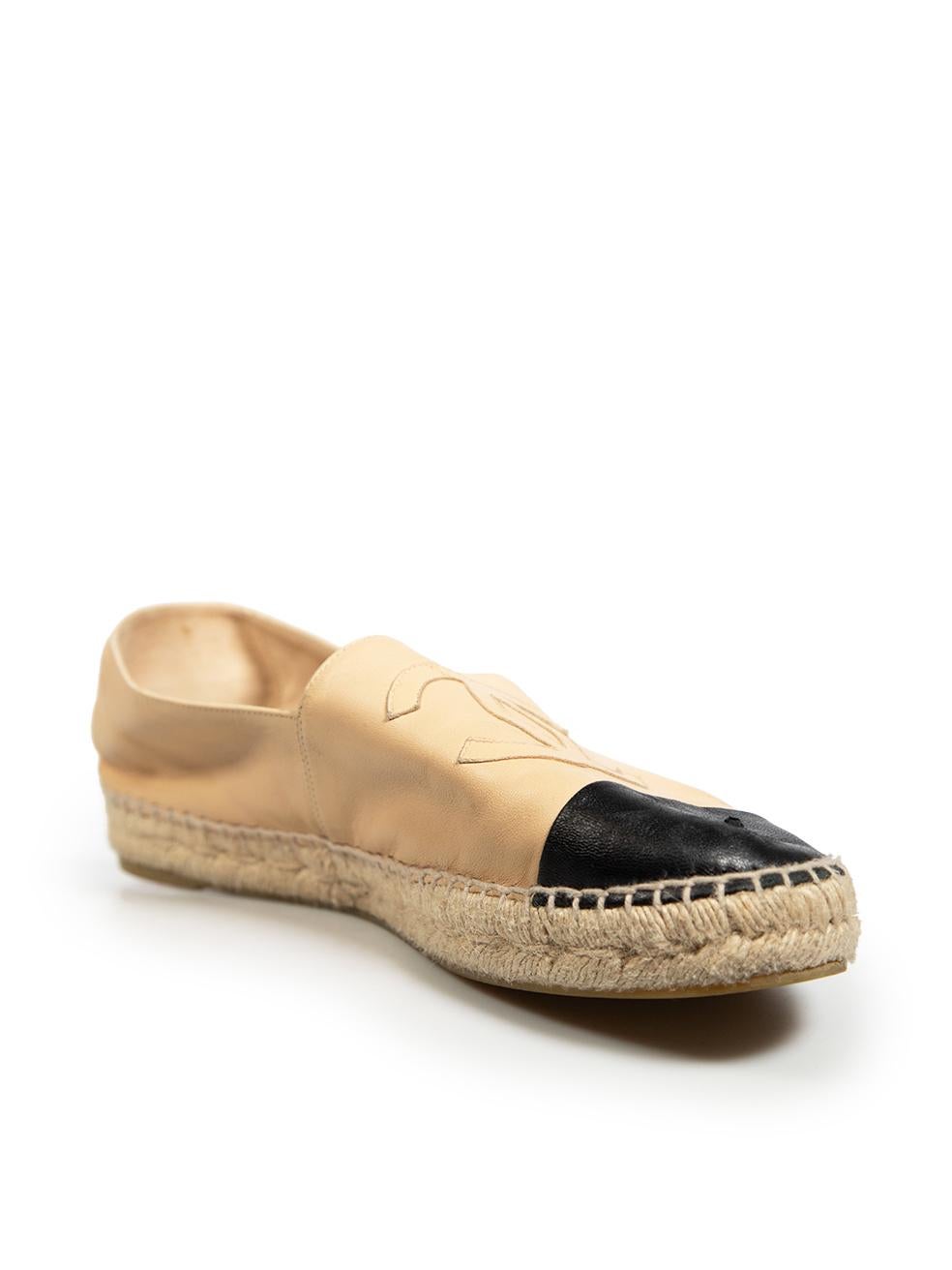 CONDITION is Good. General wear to flat shoes is evident. The branding has worn off the insoles, there are also discoloured with abrasions across the surfaces. There is a large abrasion across the left shoe toe box, lifting the leather. On the right