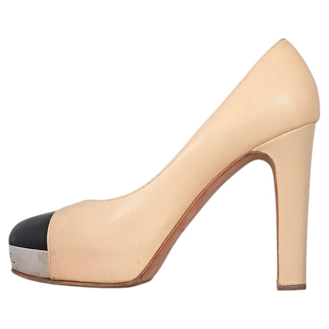 Chanel, décolleté con tacco a blocco in pelle beige - misura 39,5