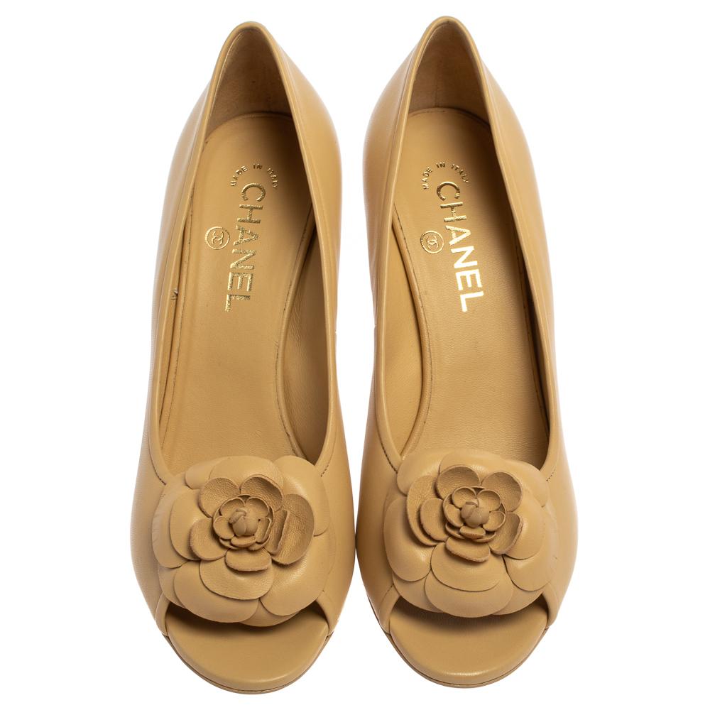 Now here is one pair that truly stands out and deserves all your attention! These beige pumps from Chanel have been crafted from leather and designed in an open-toe silhouette with the signature camellia flower motif perched on the uppers. They are