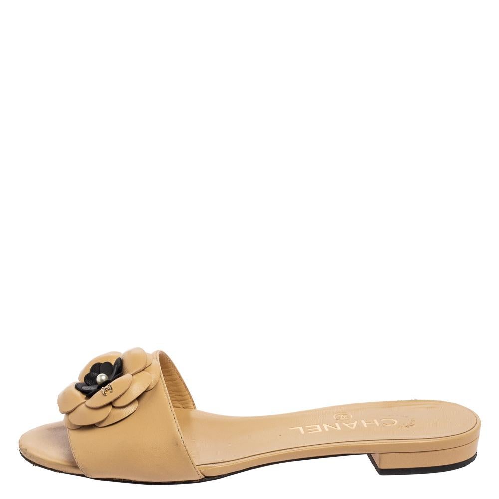 Adorned with Chanel’s favorite flower, this beautiful pair will easily become a staple in your wardrobe. Crafted in Italy, these slides are made from beige leather into an open-toe design with the signature Camellia motif on the front.