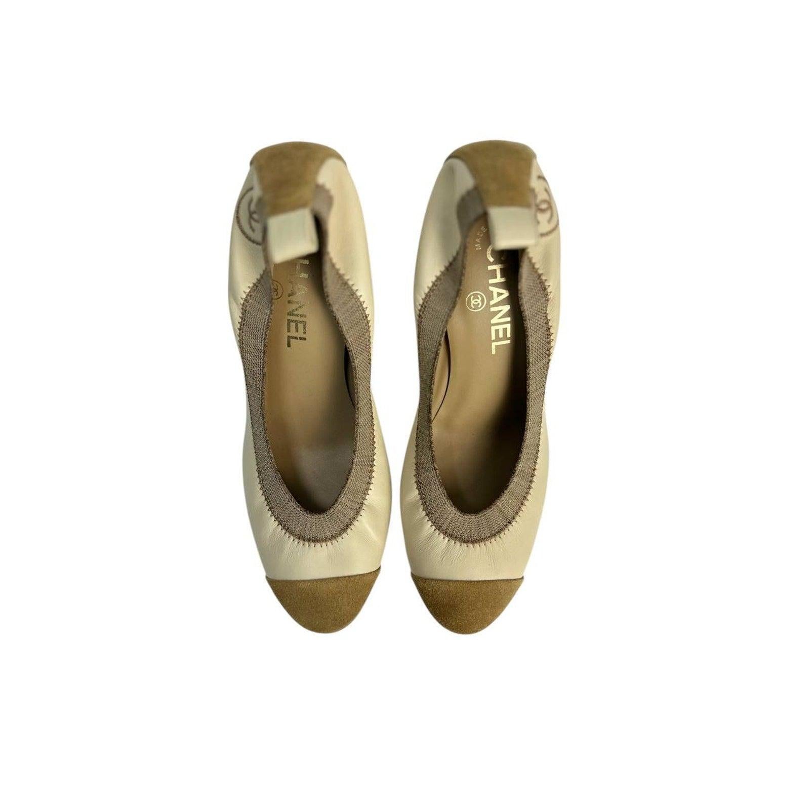 Beige Chanel talons en cuir beige à capuchon Sz.38.5 en vente